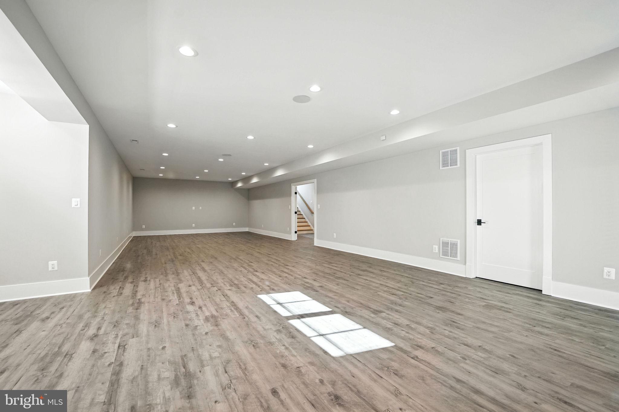 BROYHILL GLEN GARY PARK - Residential