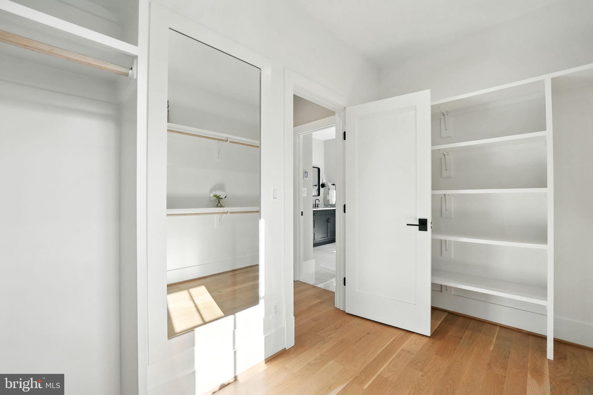 BROYHILL GLEN GARY PARK - Residential