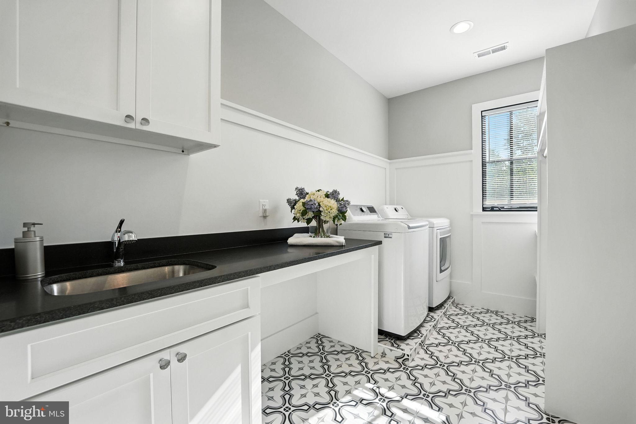 BROYHILL GLEN GARY PARK - Residential