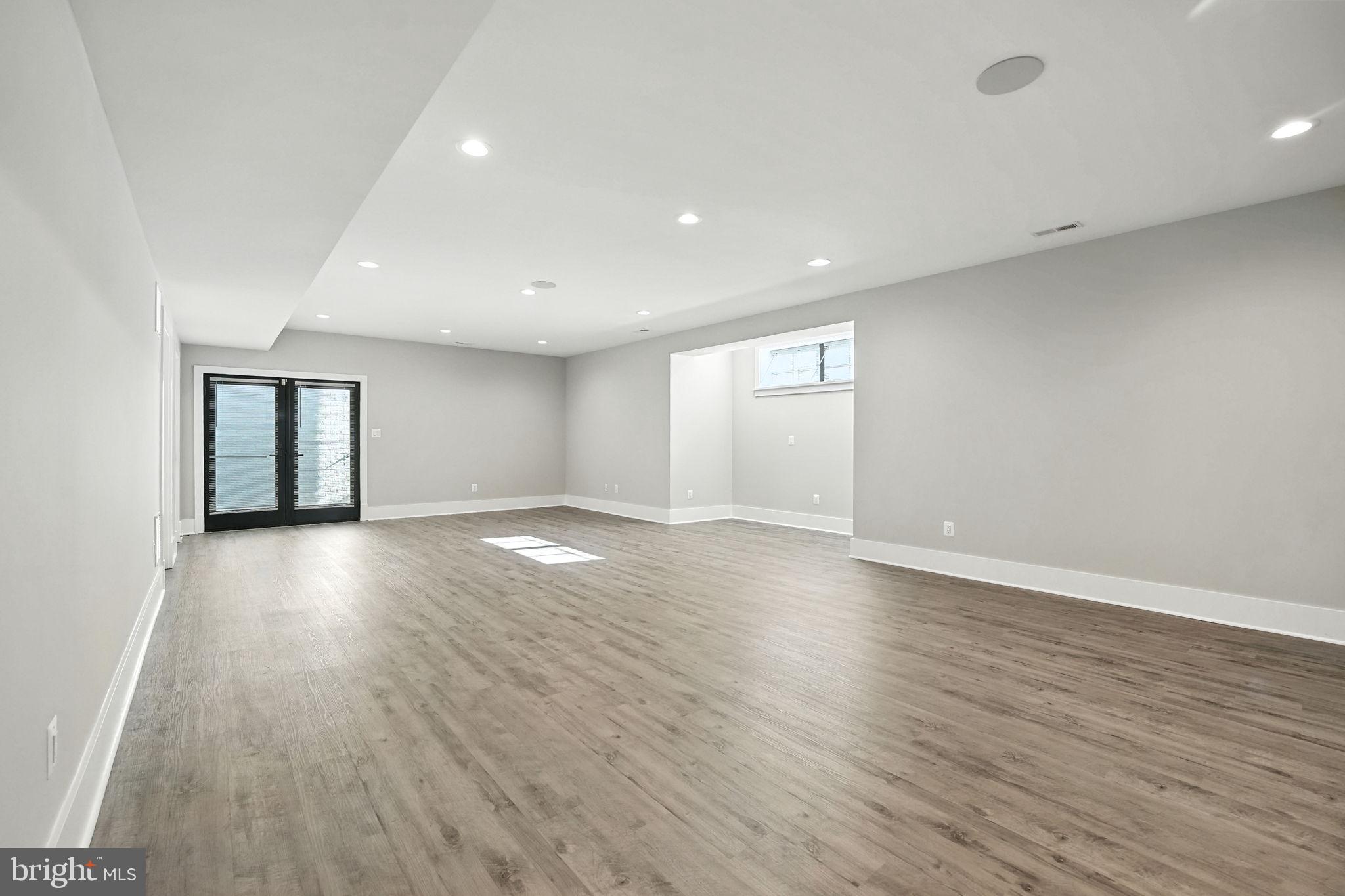 BROYHILL GLEN GARY PARK - Residential