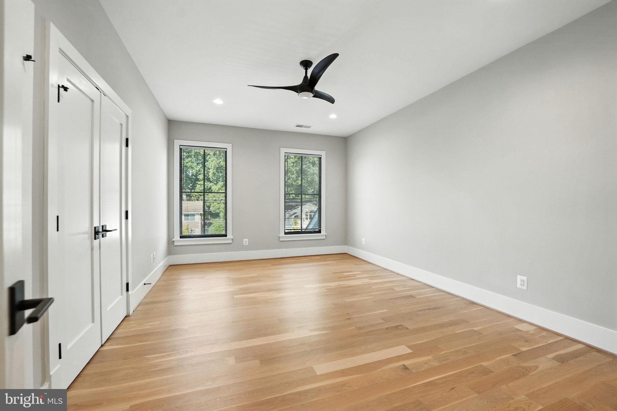 BROYHILL GLEN GARY PARK - Residential