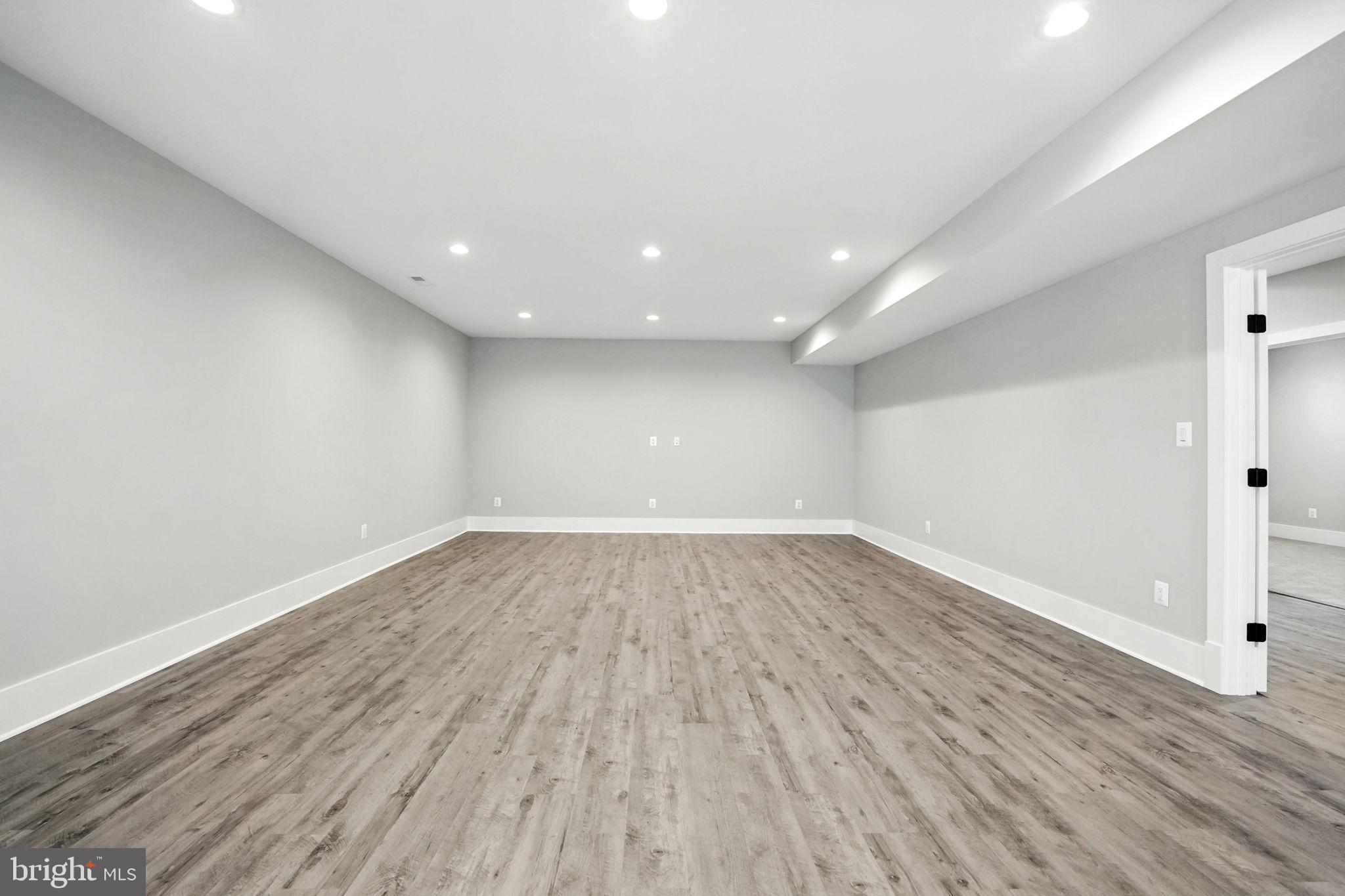 BROYHILL GLEN GARY PARK - Residential