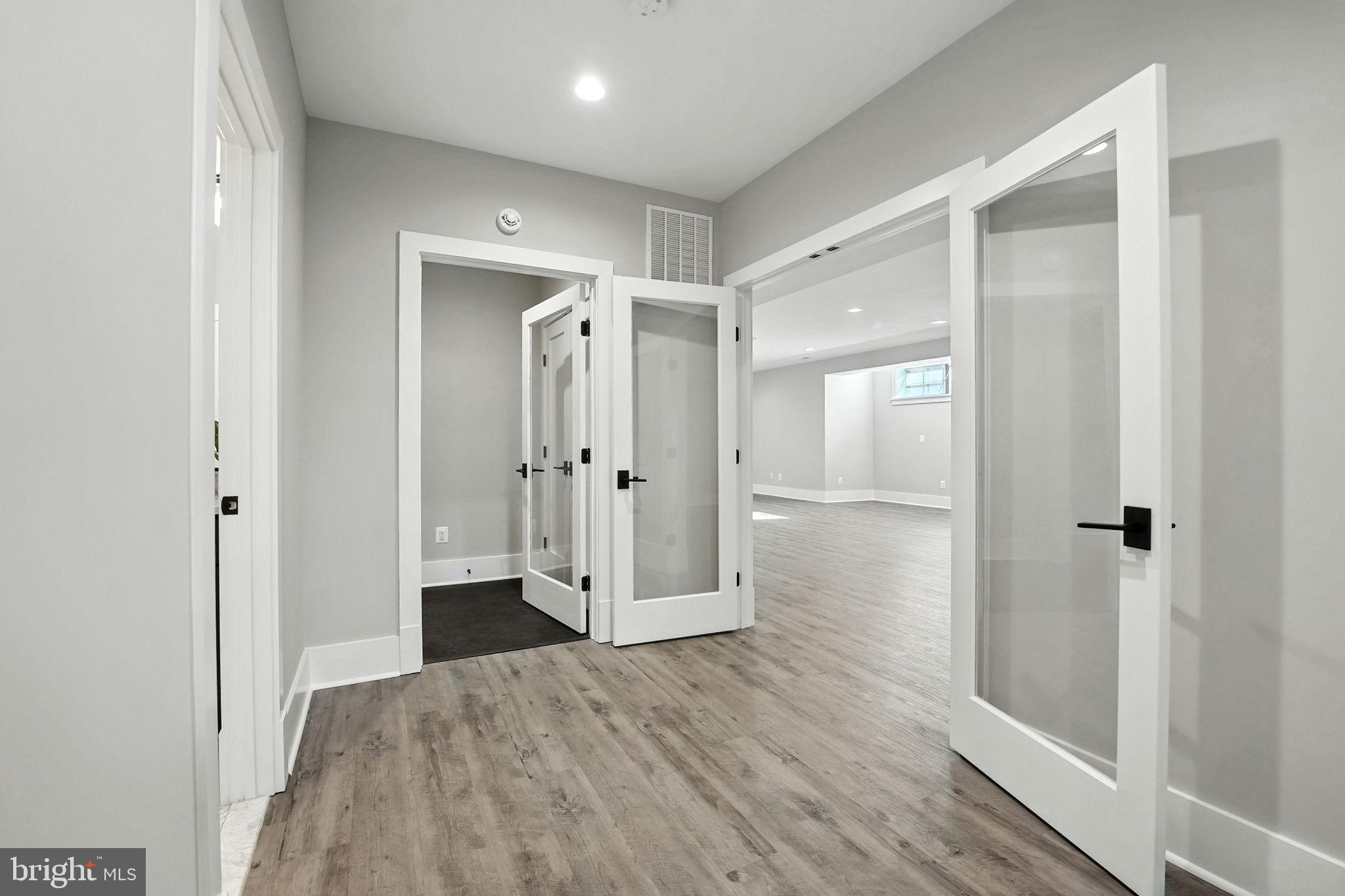 BROYHILL GLEN GARY PARK - Residential