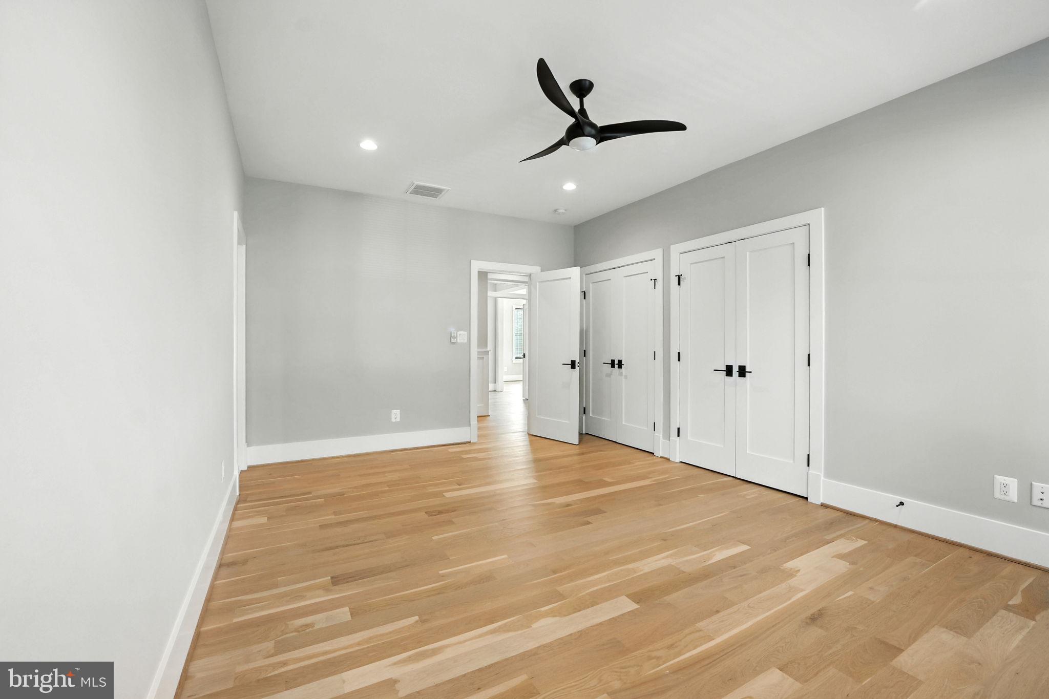 BROYHILL GLEN GARY PARK - Residential