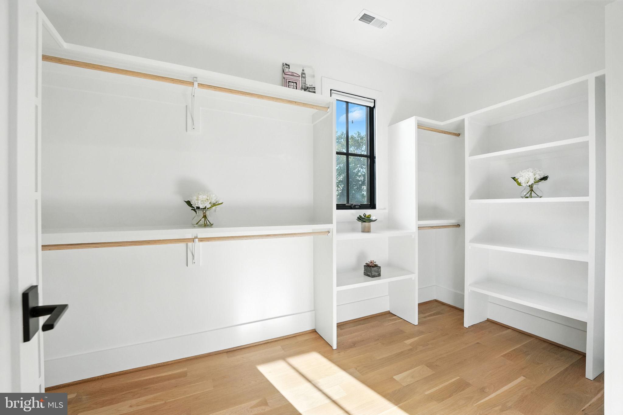 BROYHILL GLEN GARY PARK - Residential