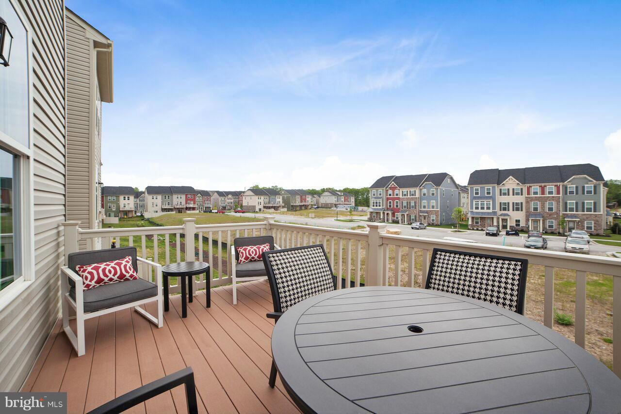 CREEKSIDE VILLAGE - Residential