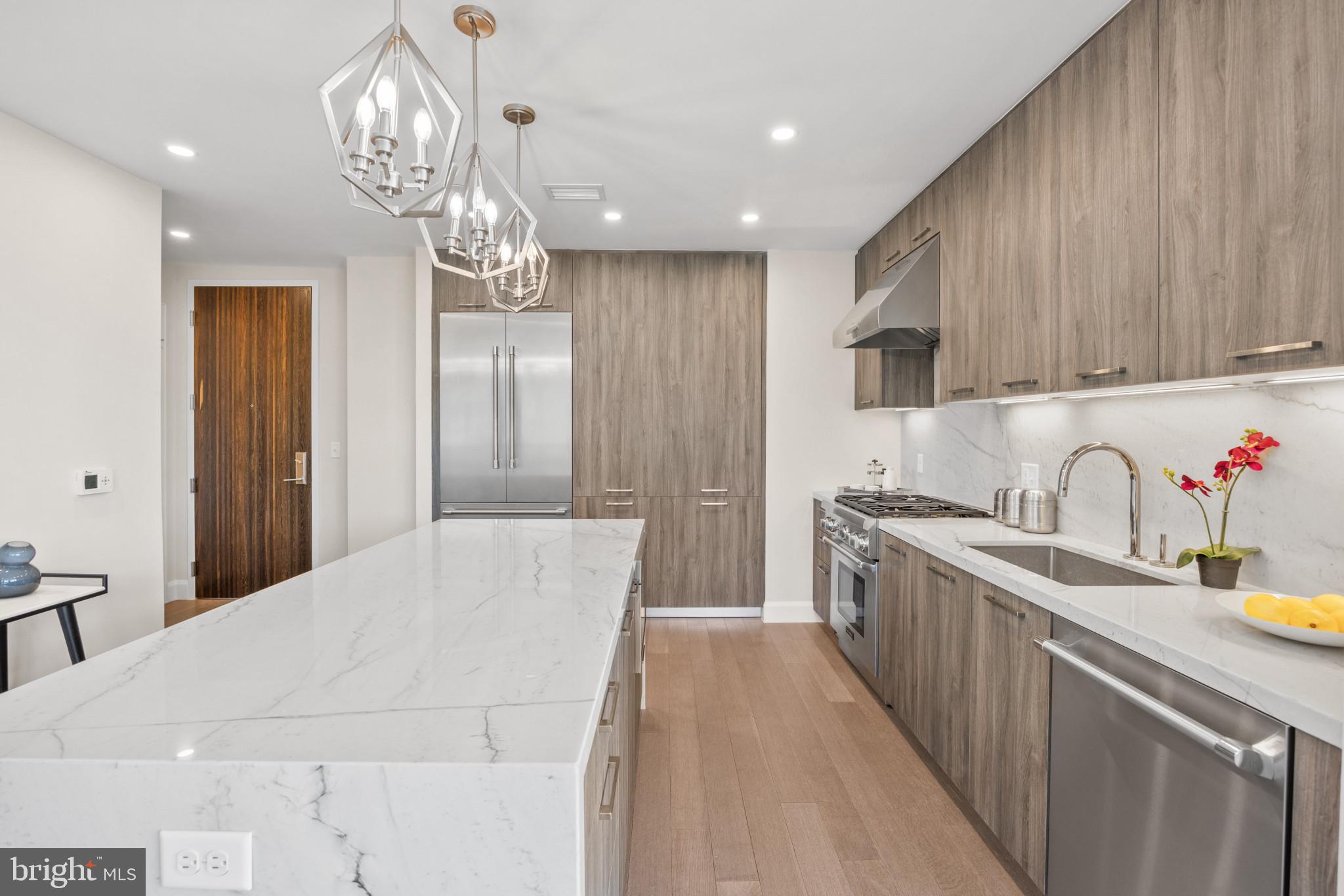 HARBOR EAST - Residential