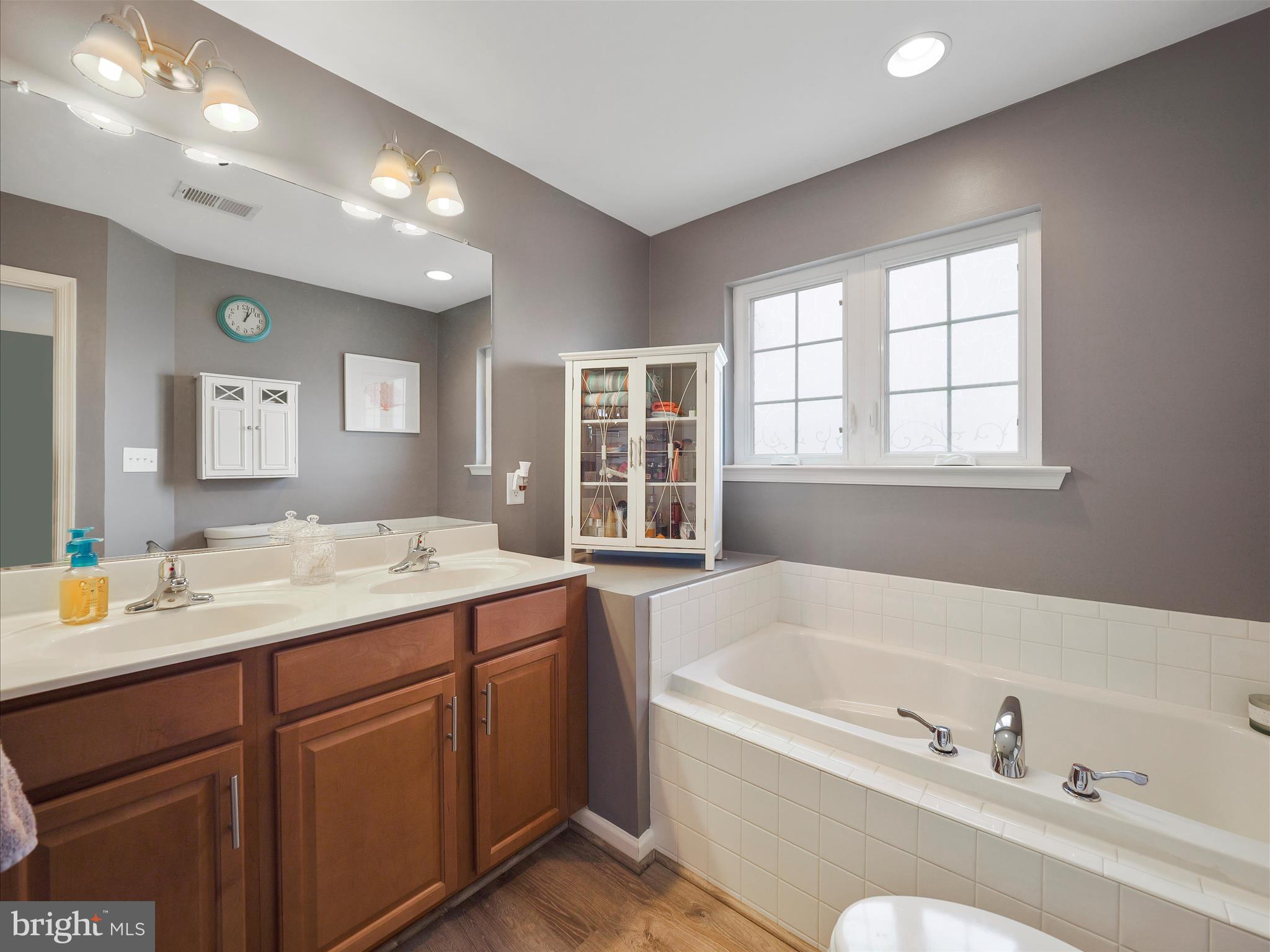 LAKELAND PLACE - Residential