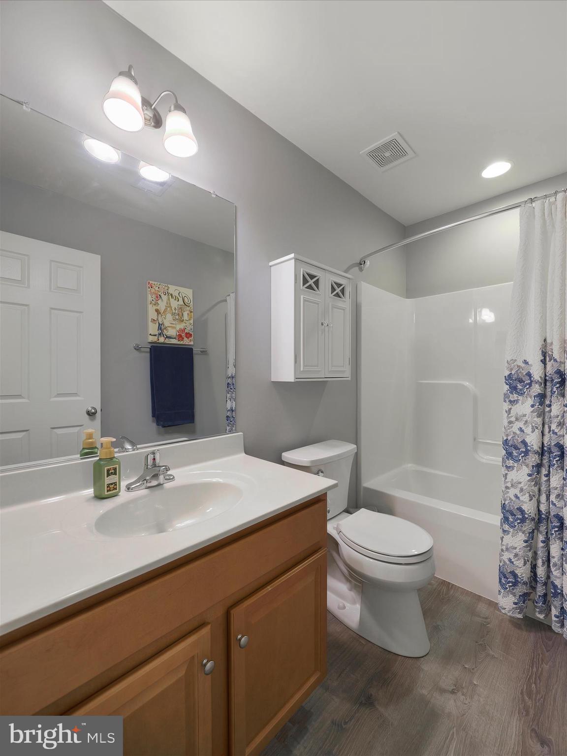 LAKELAND PLACE - Residential