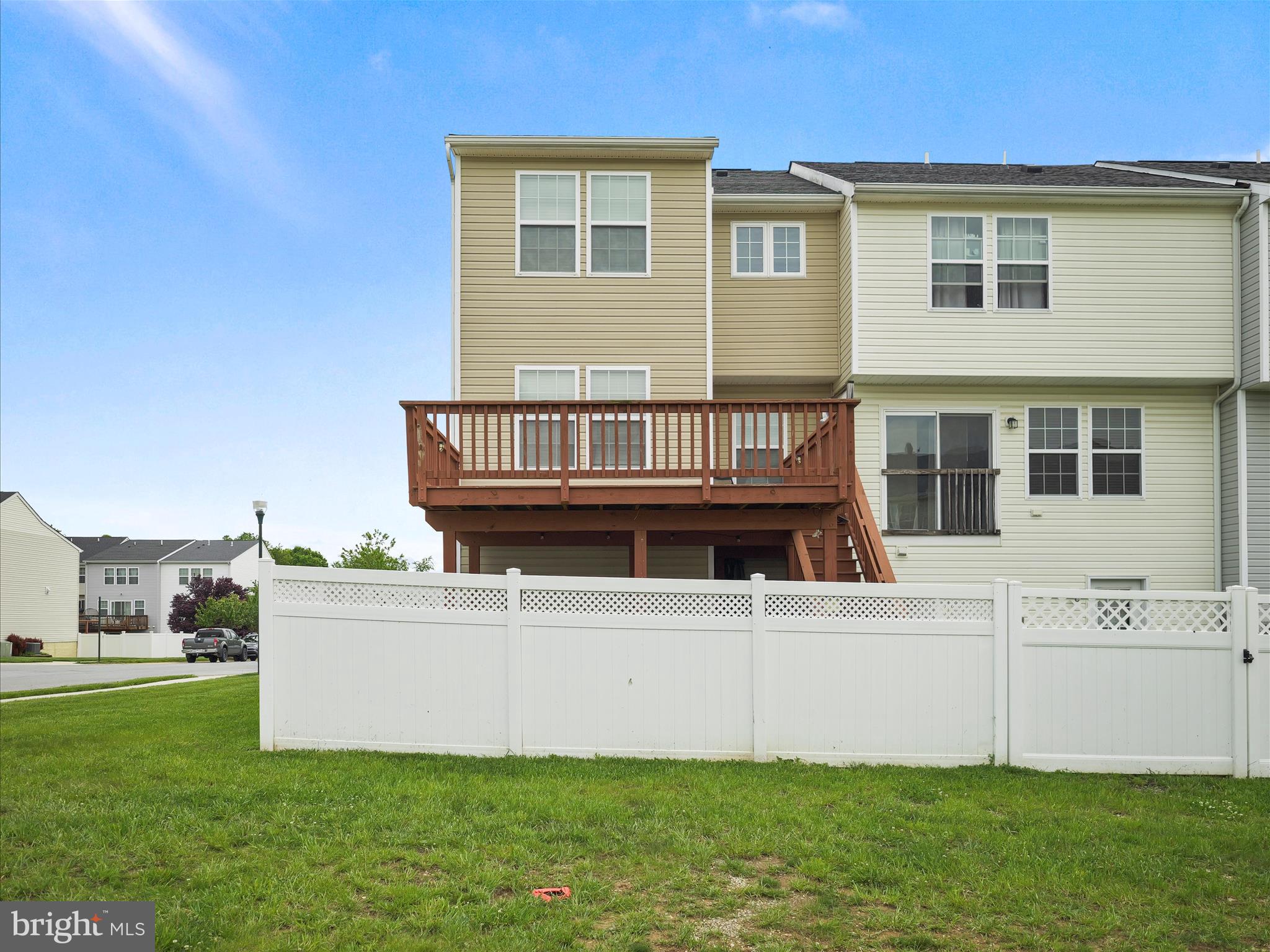 LAKELAND PLACE - Residential