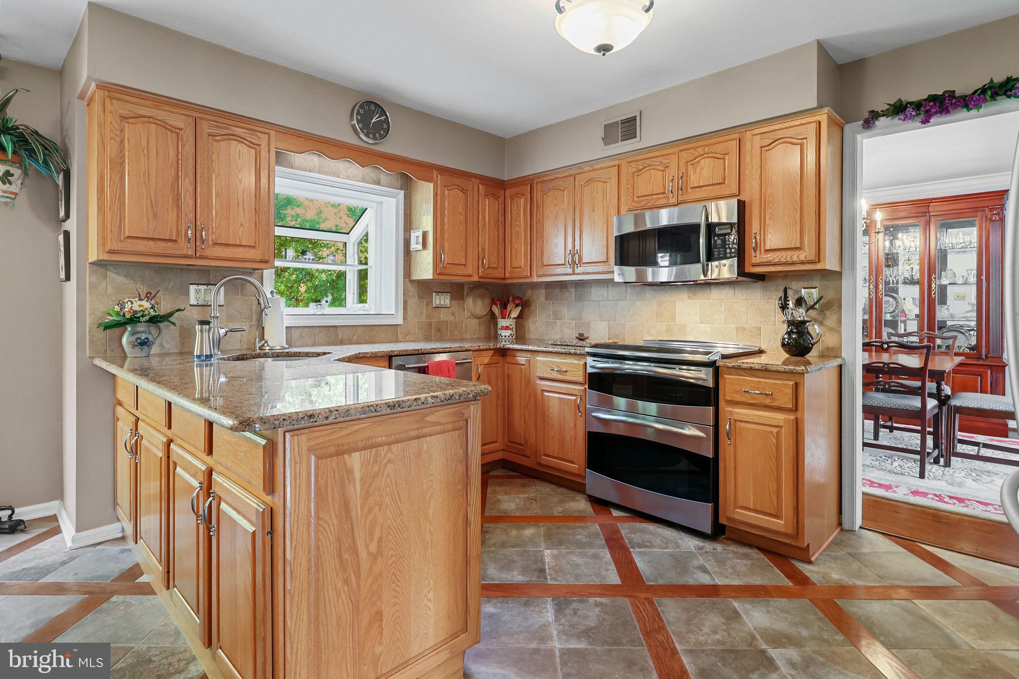 QUEENS GRANT - Residential