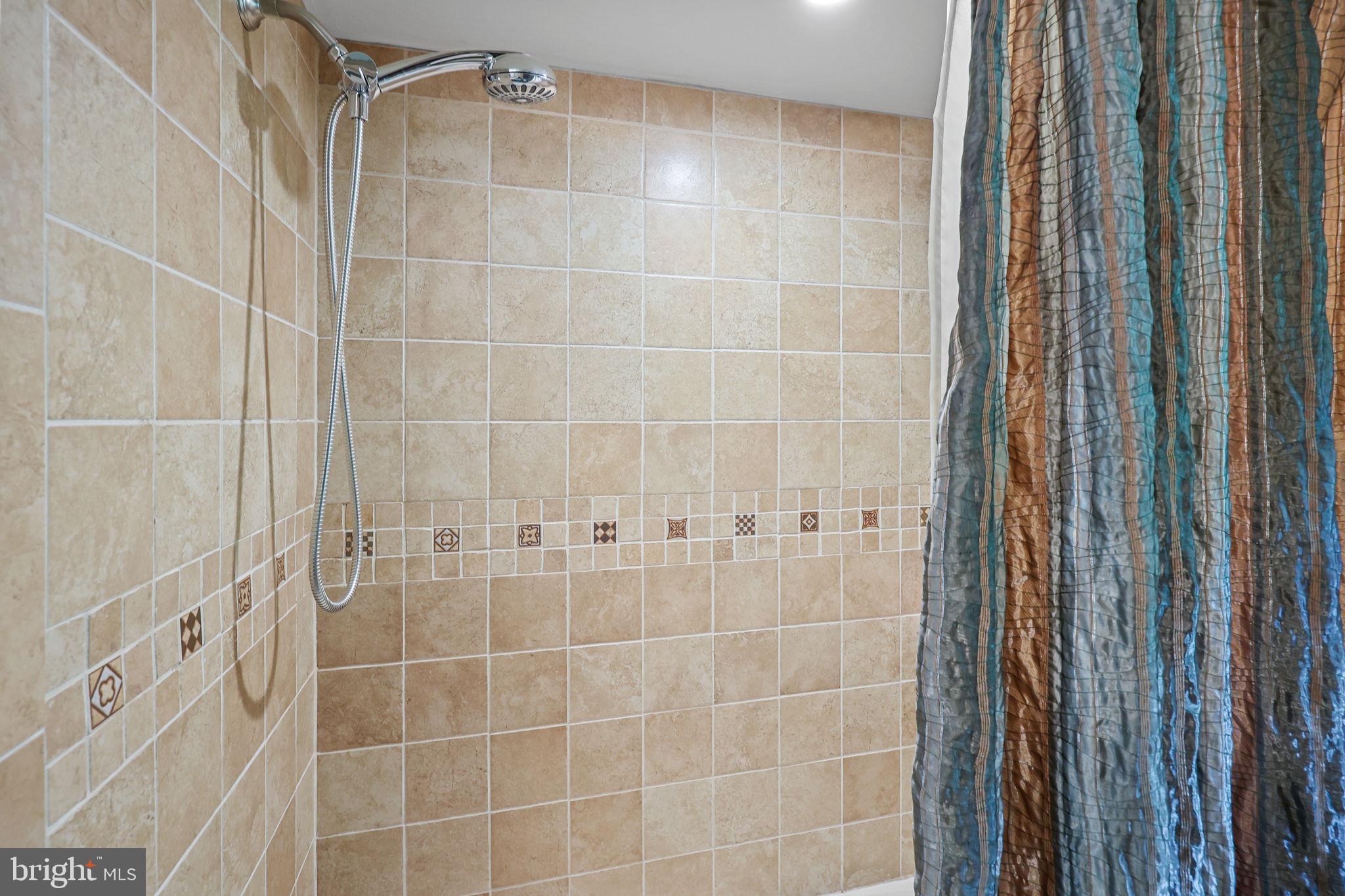 QUEENS GRANT - Residential