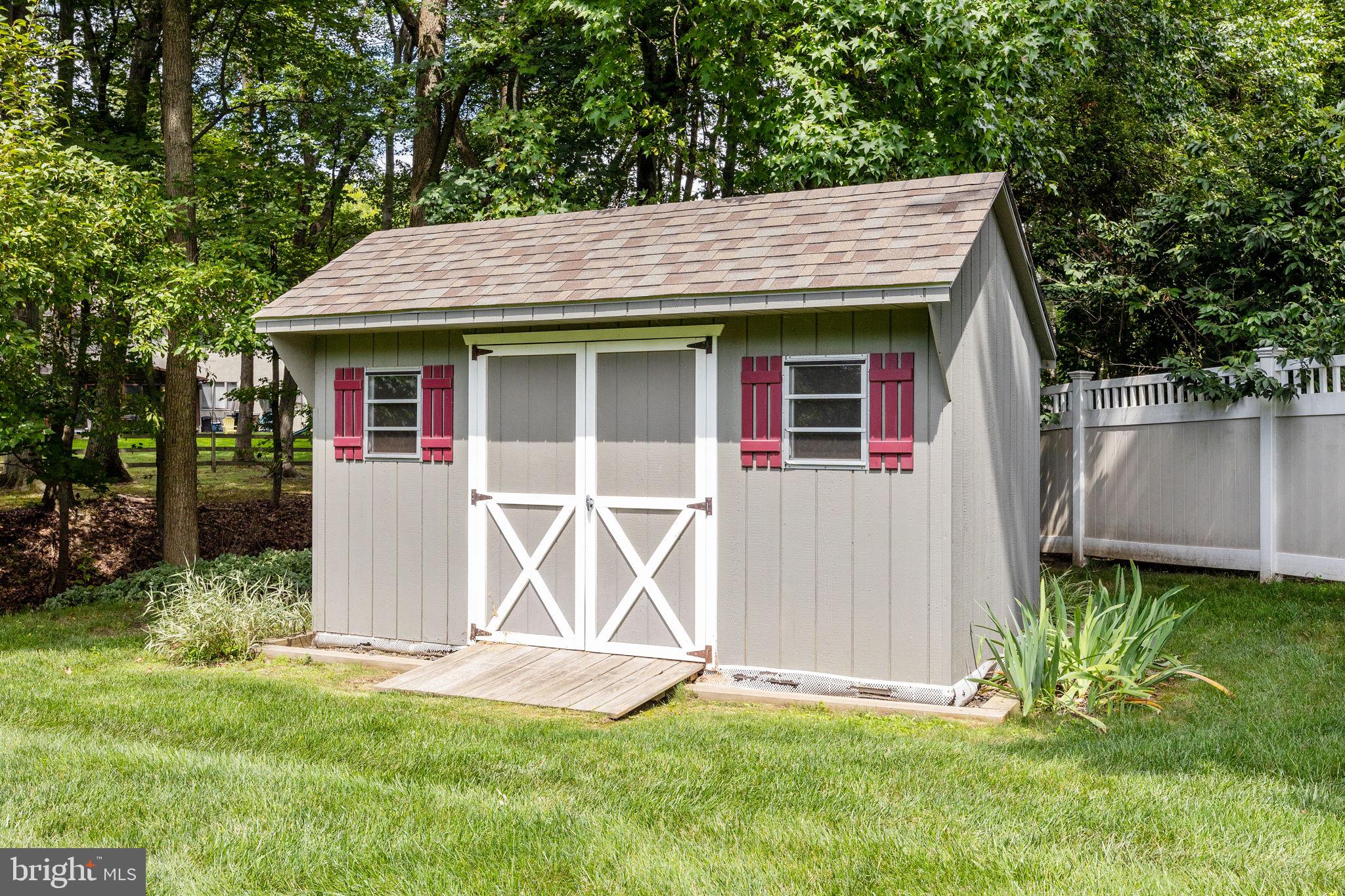 QUEENS GRANT - Residential