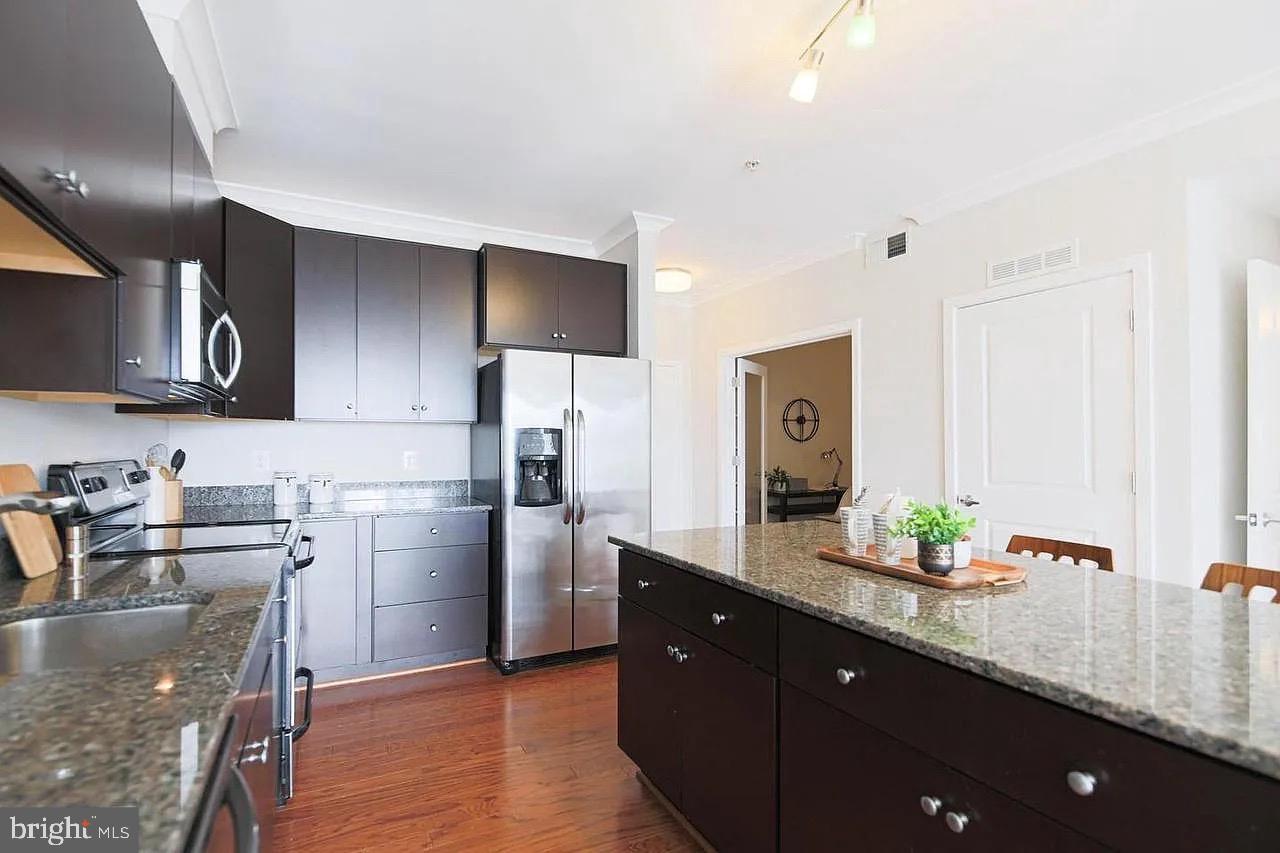 OLD TOWN COMMONS - Residential Lease