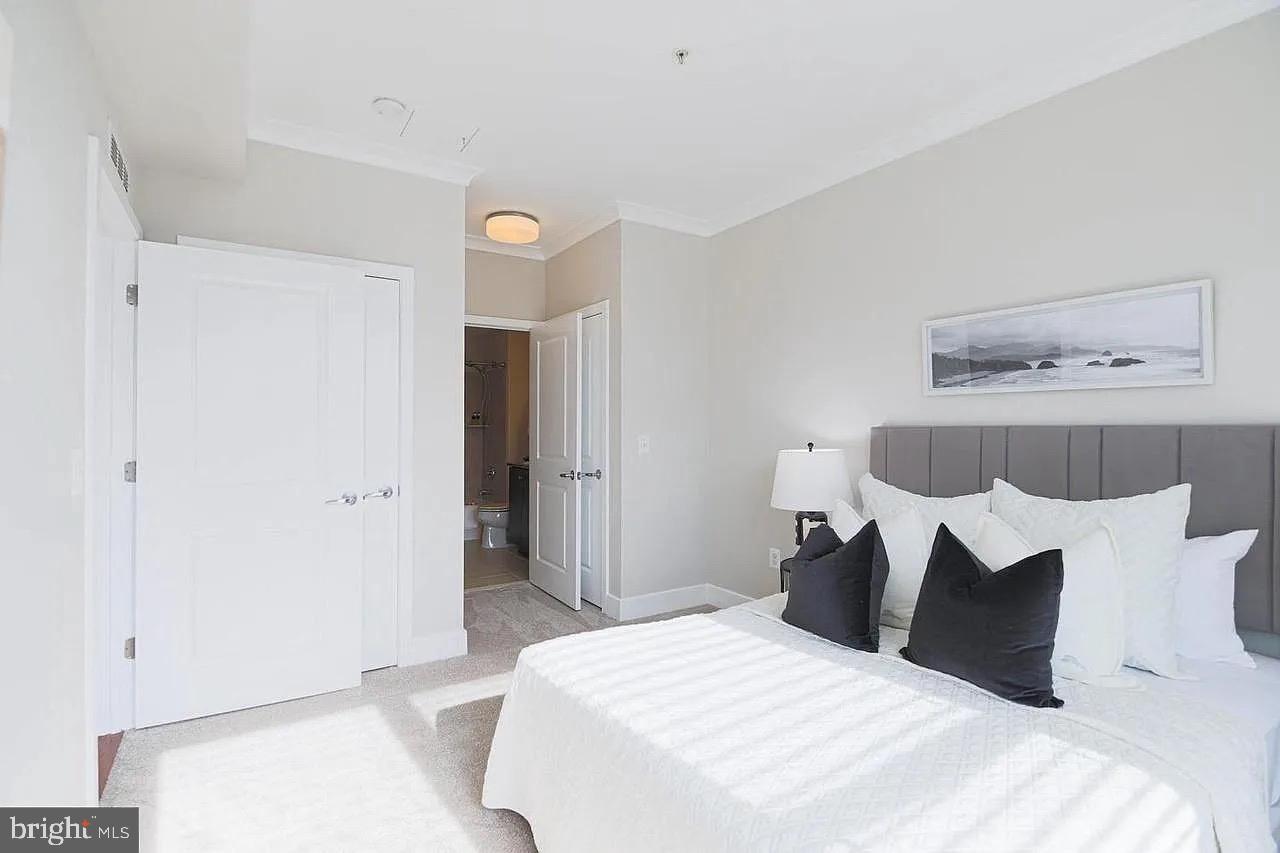 OLD TOWN COMMONS - Residential Lease