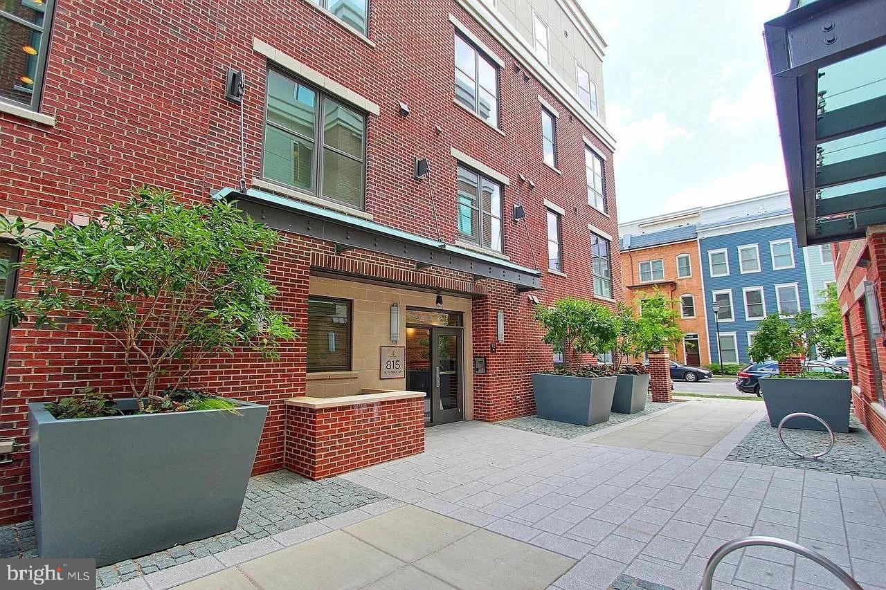 OLD TOWN COMMONS - Residential Lease