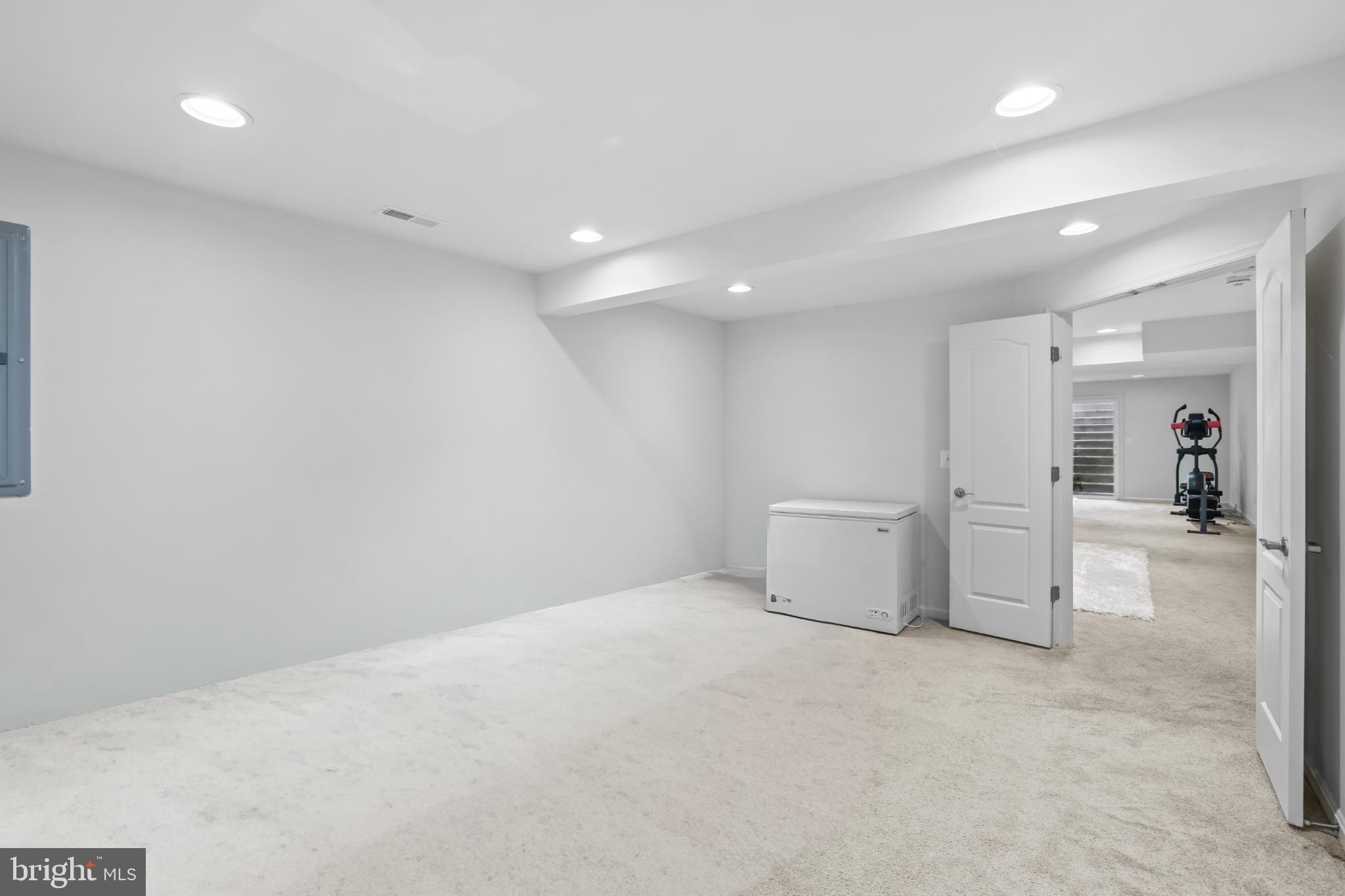 VILLAGE GREEN - Residential