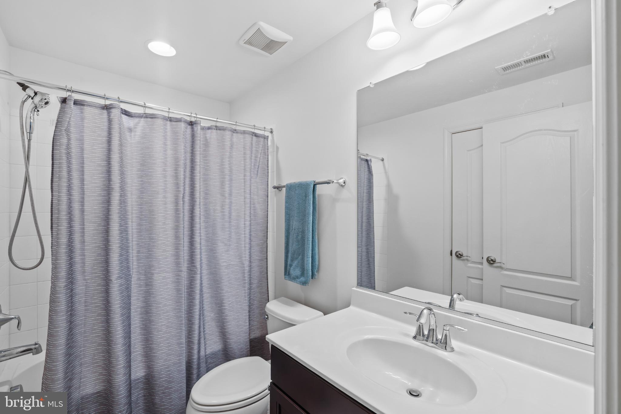 VILLAGE GREEN - Residential