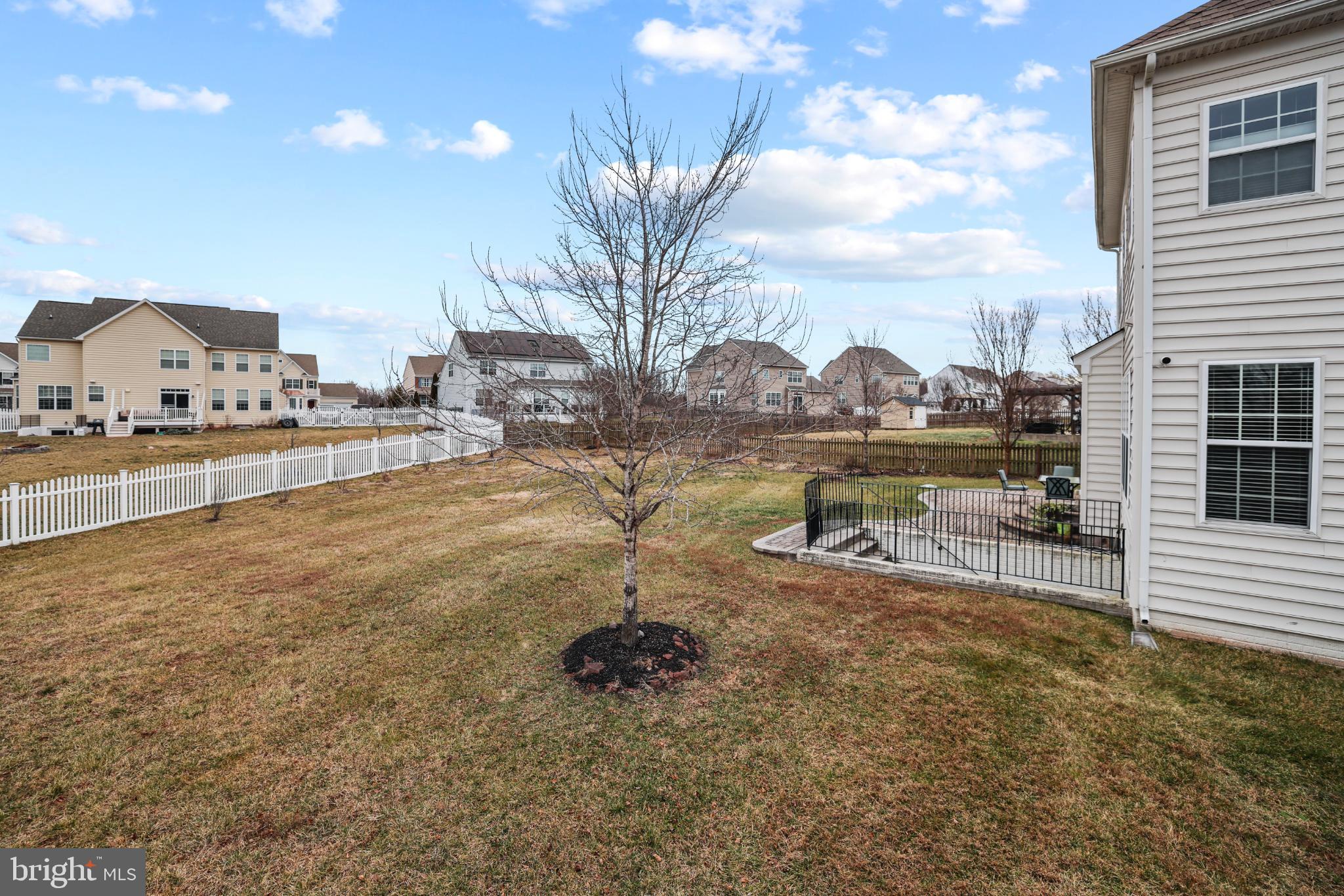 VILLAGE GREEN - Residential