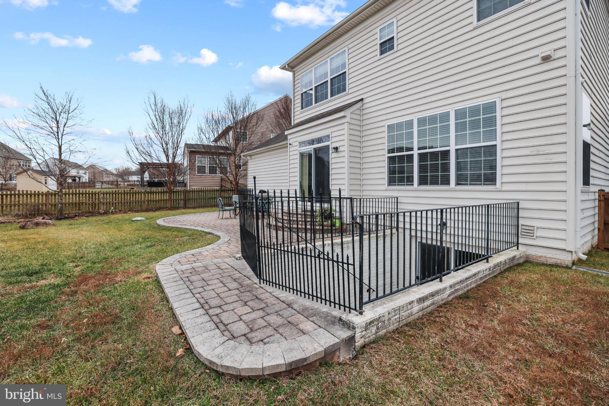 VILLAGE GREEN - Residential