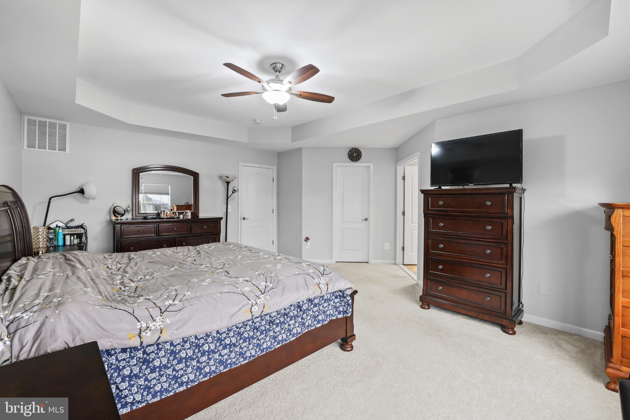 VILLAGE GREEN - Residential