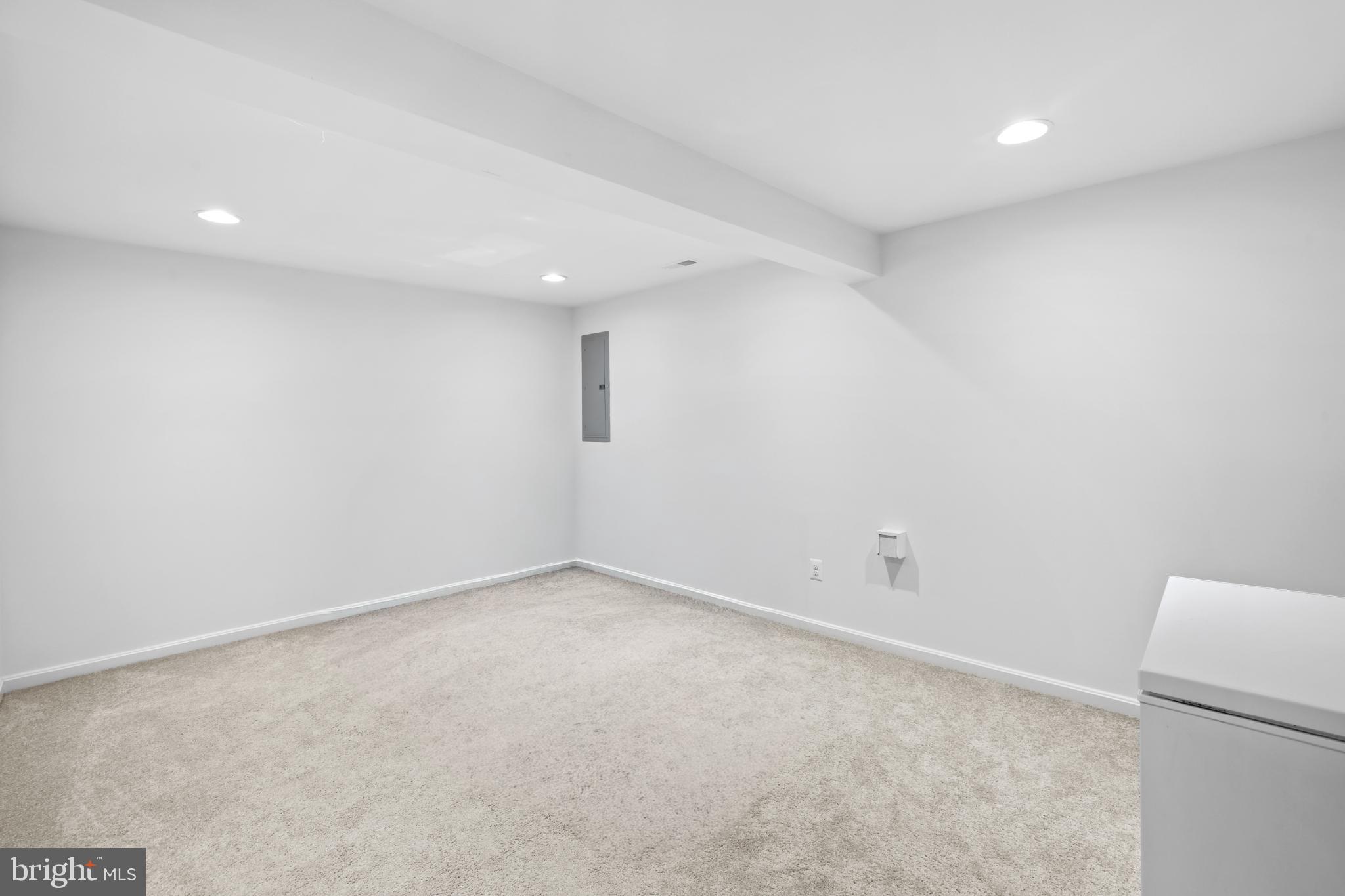 VILLAGE GREEN - Residential