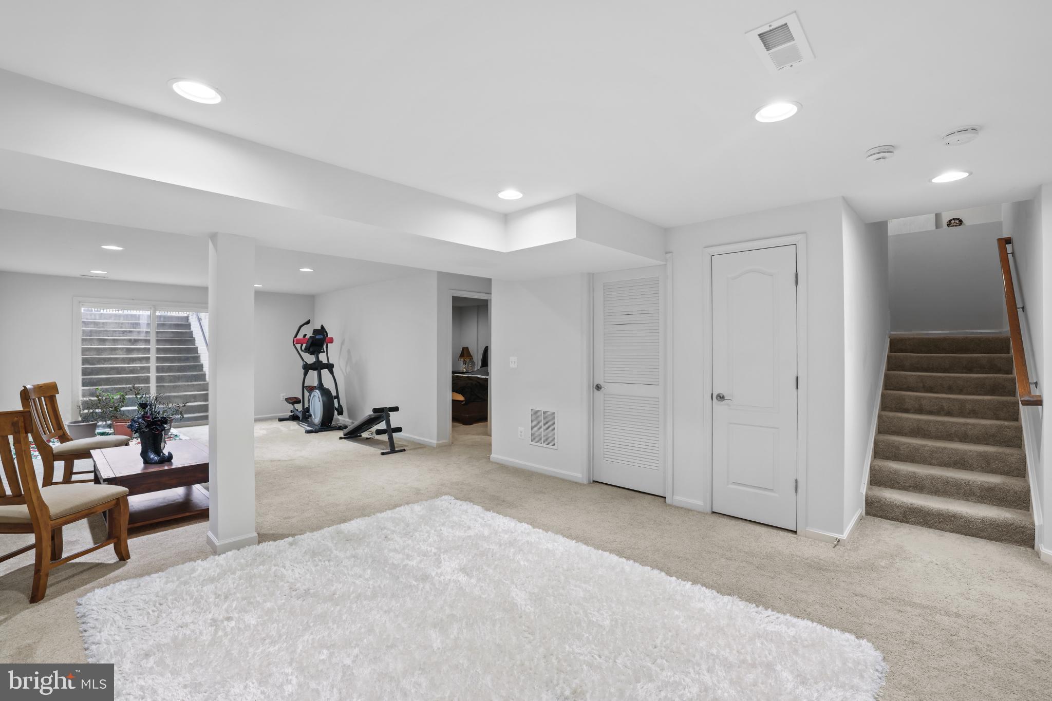 VILLAGE GREEN - Residential