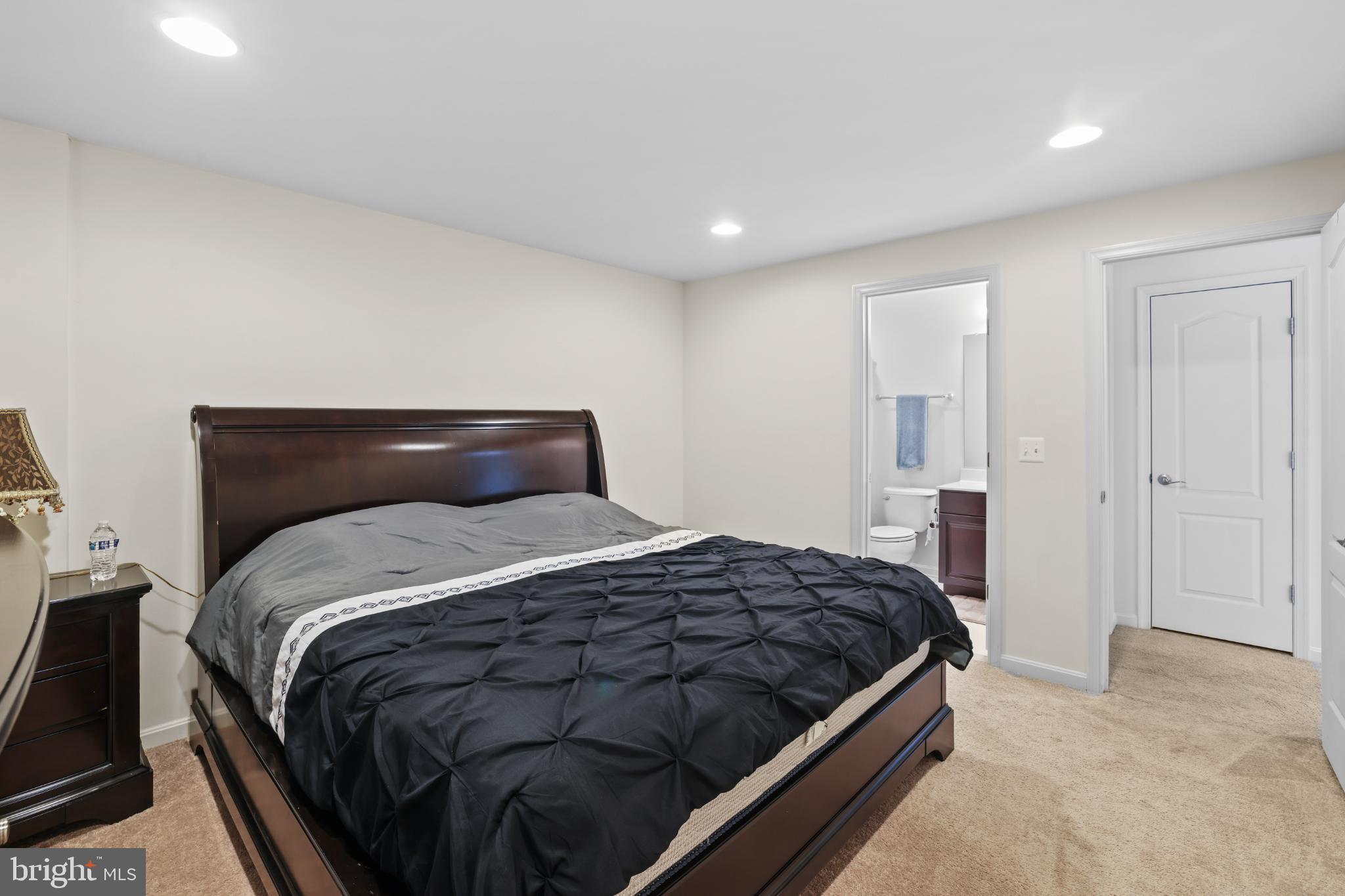 VILLAGE GREEN - Residential