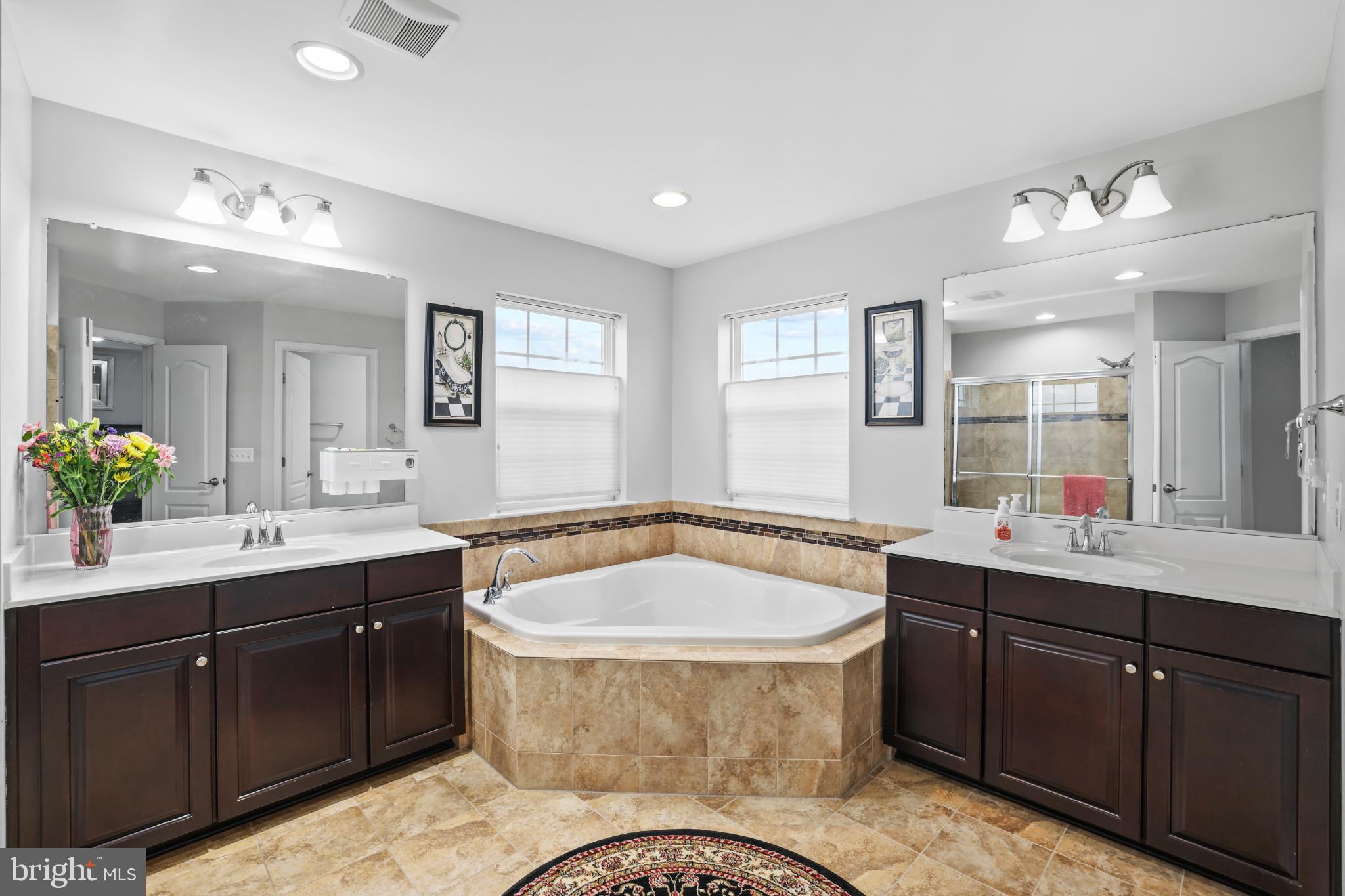 VILLAGE GREEN - Residential