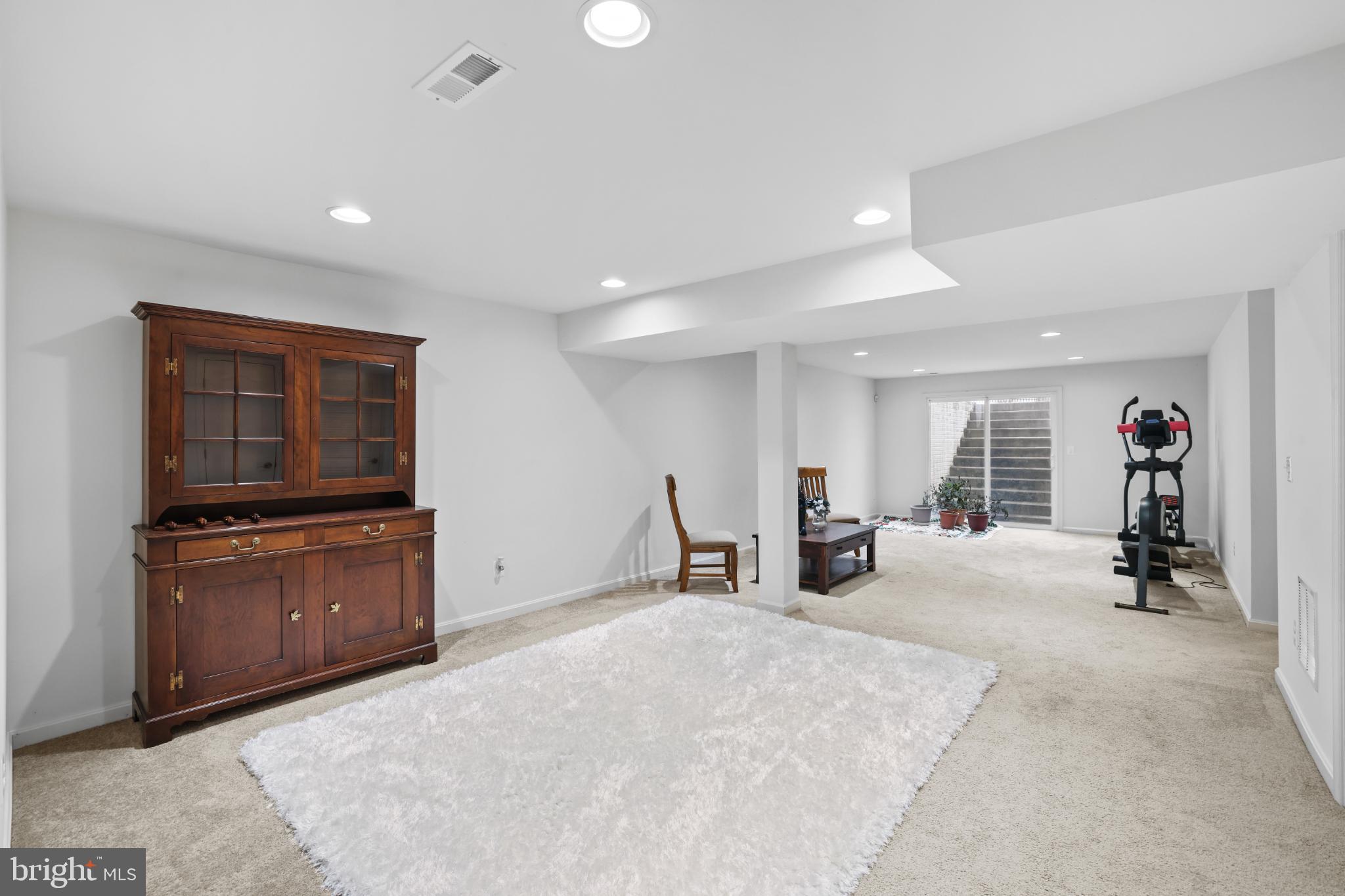 VILLAGE GREEN - Residential