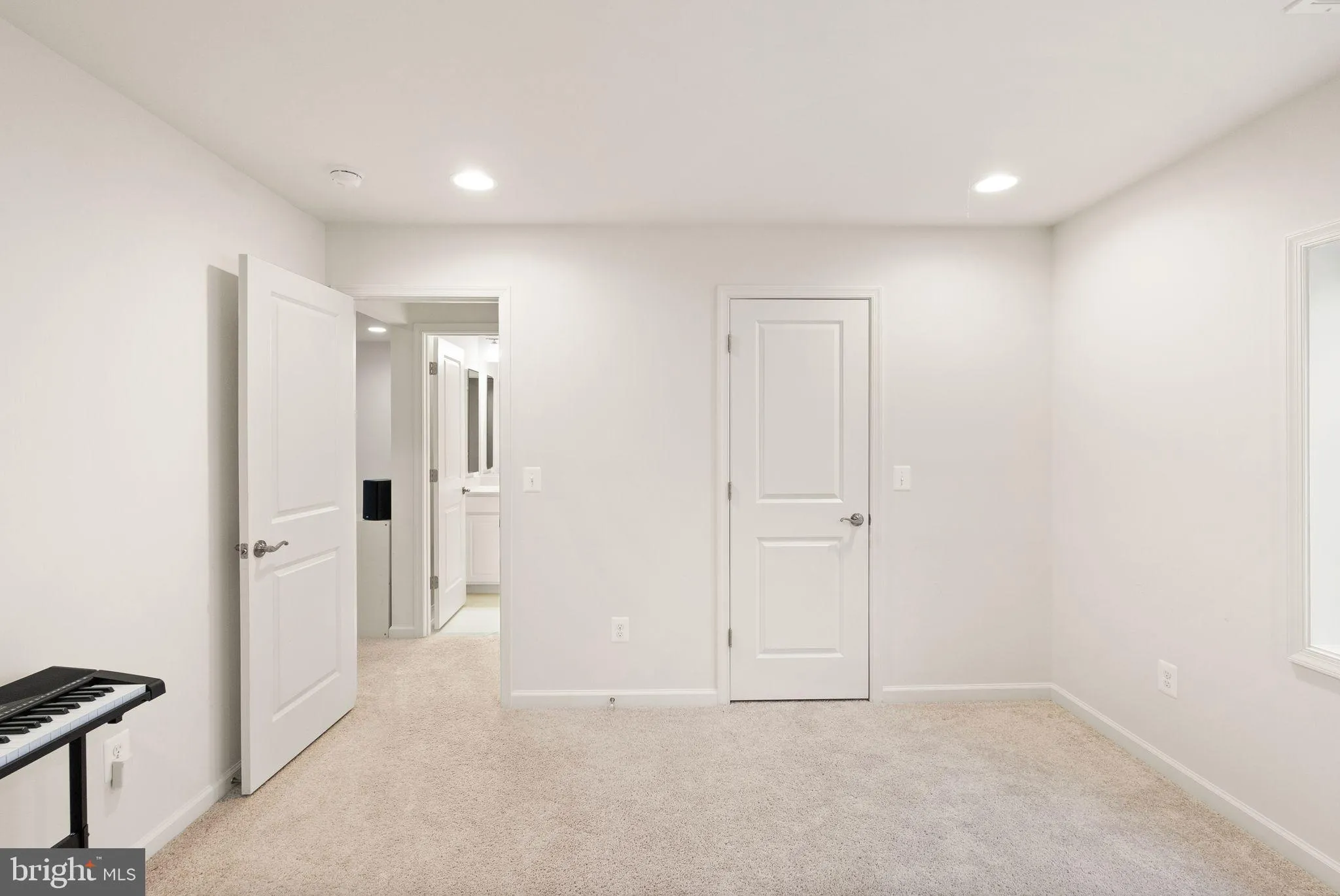 Chantilly, Virginia 20152, United States, 5 Bedrooms Bedrooms, ,5 BathroomsBathrooms,Residential,Contingent,139