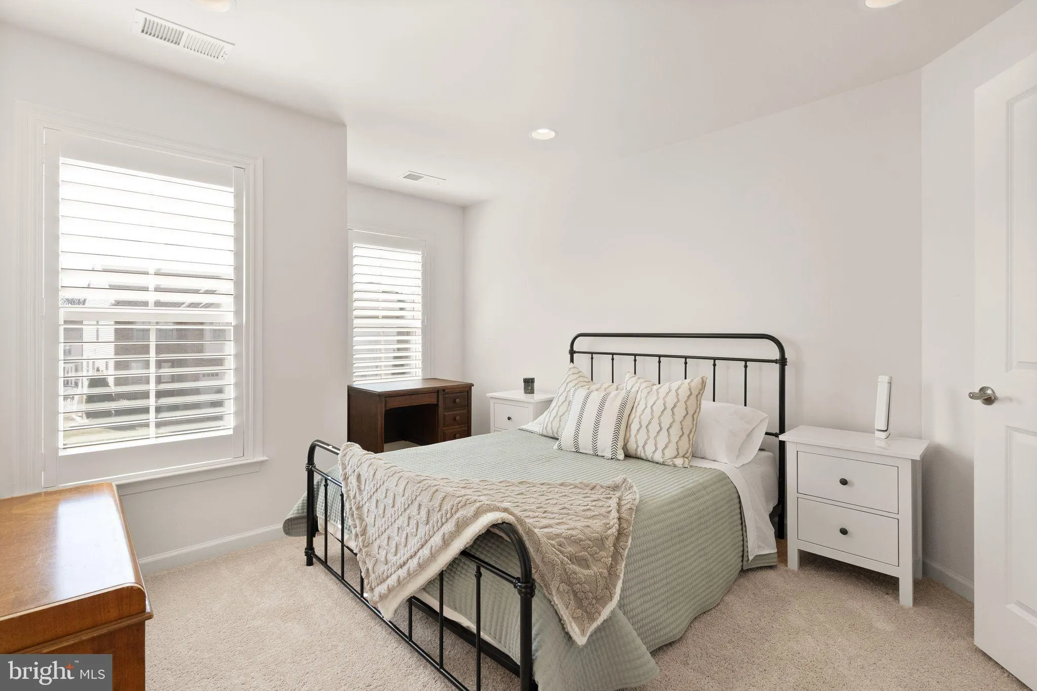 Chantilly, Virginia 20152, United States, 5 Bedrooms Bedrooms, ,5 BathroomsBathrooms,Residential,Contingent,139