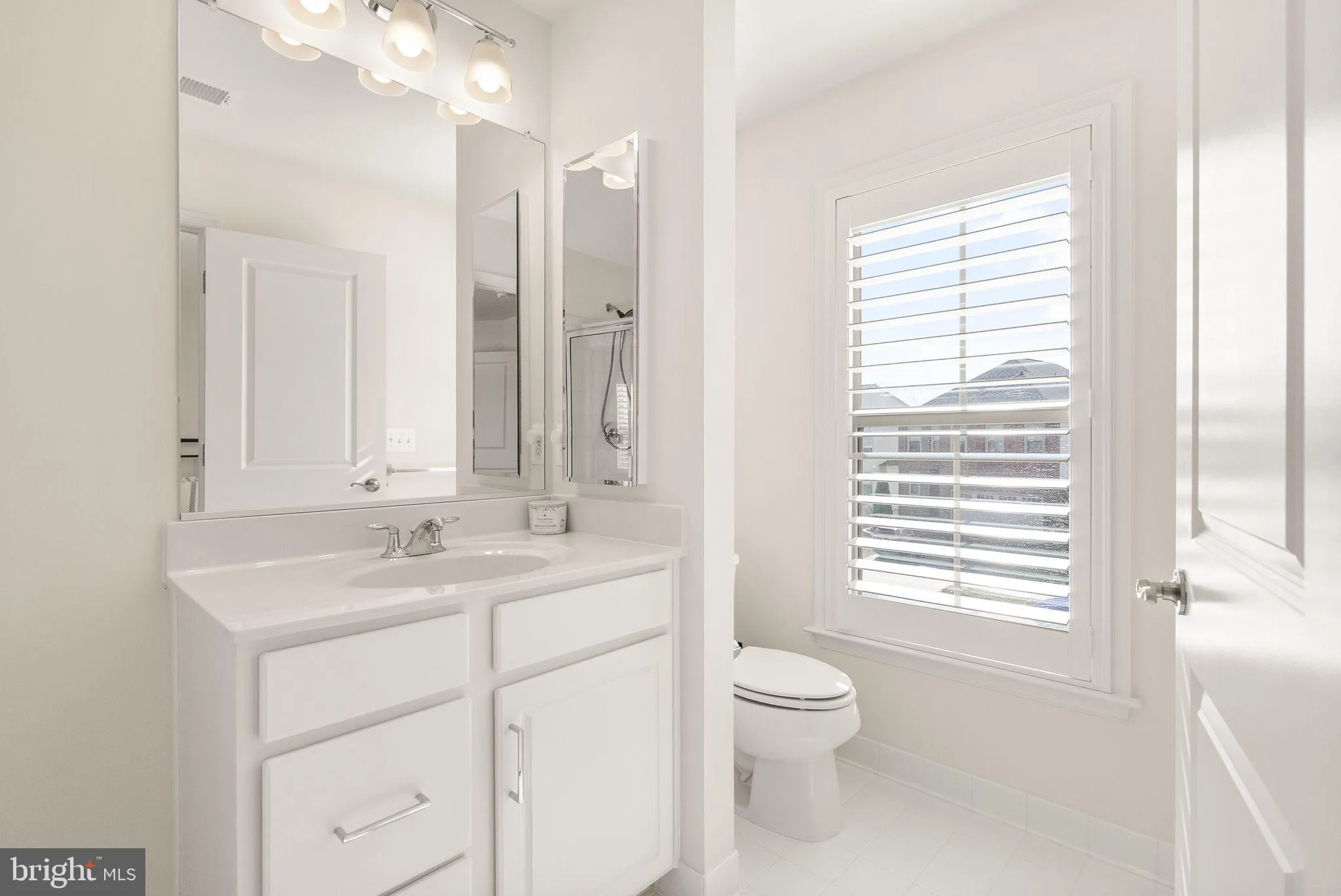 Chantilly, Virginia 20152, United States, 5 Bedrooms Bedrooms, ,5 BathroomsBathrooms,Residential,Contingent,139