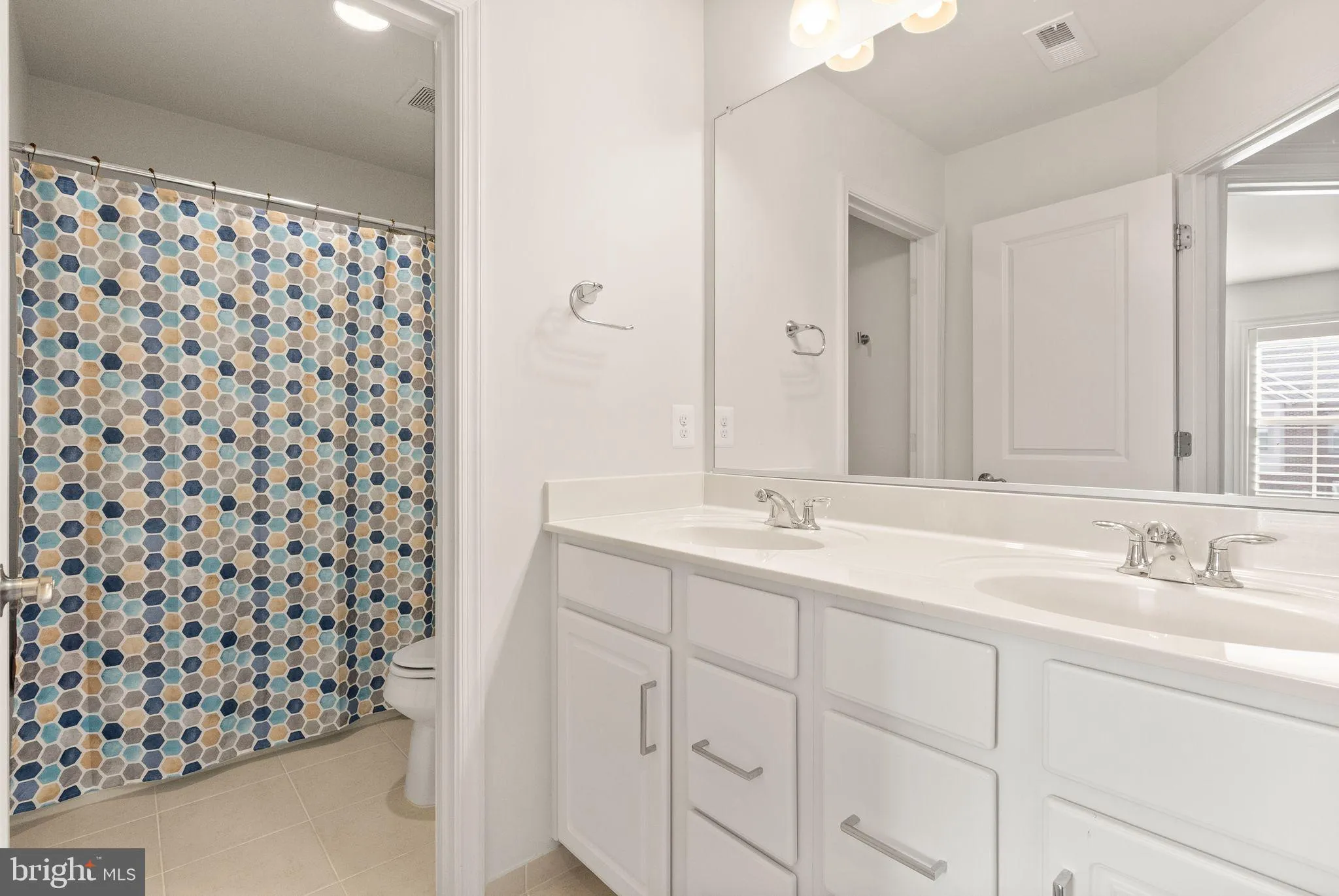 Chantilly, Virginia 20152, United States, 5 Bedrooms Bedrooms, ,5 BathroomsBathrooms,Residential,Contingent,139