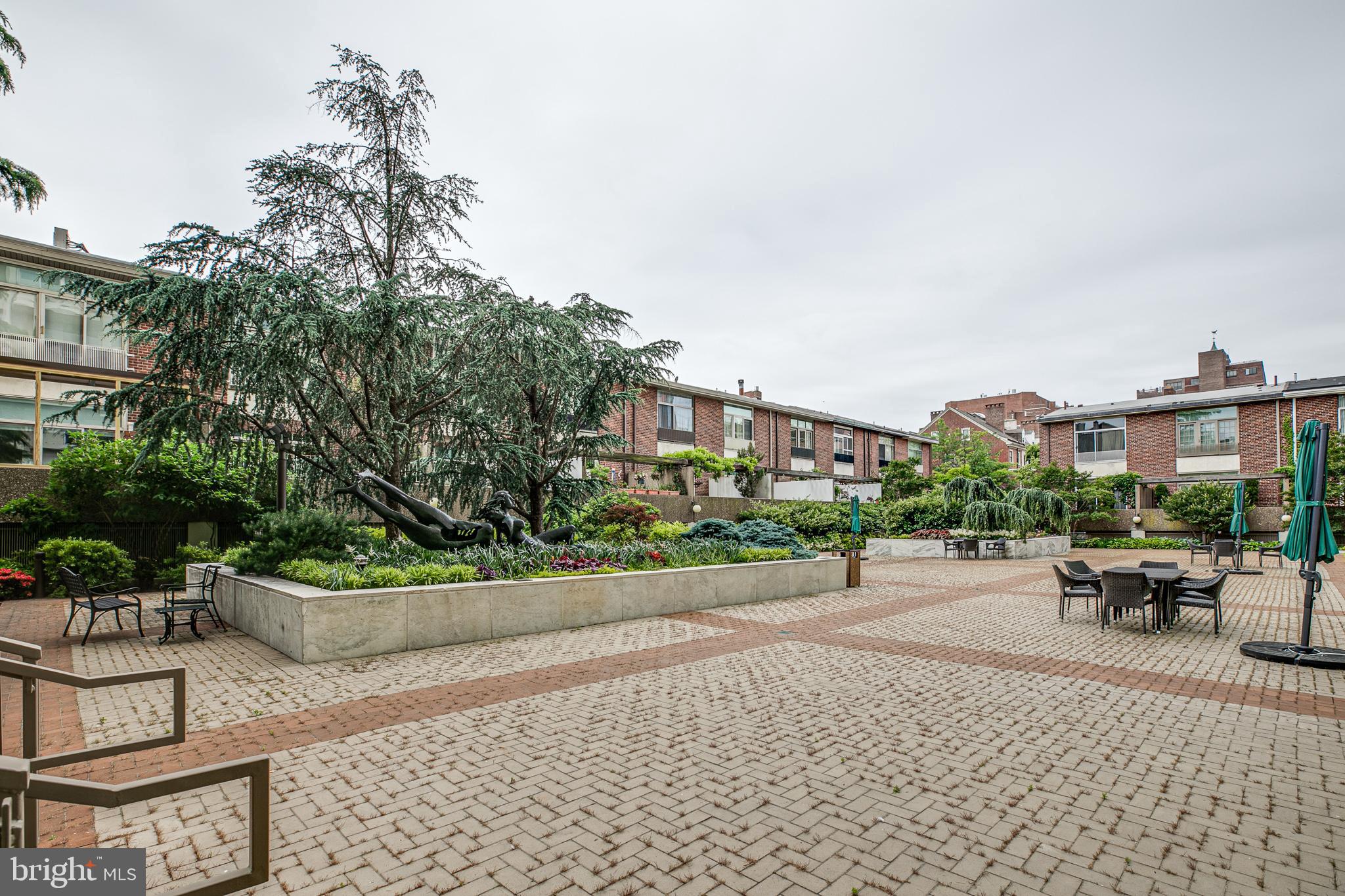 WASHINGTON SQ - Residential