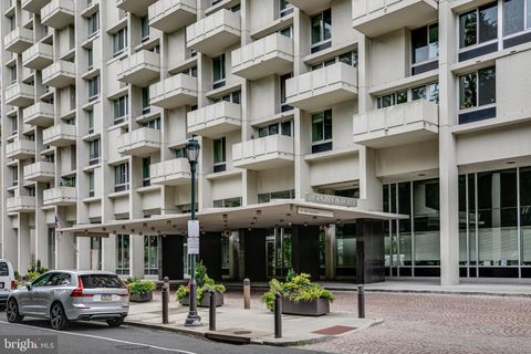 Photo of 604 S Washington Square #3105, PHILADELPHIA, PA 19106 (MLS # PAPH2611814)