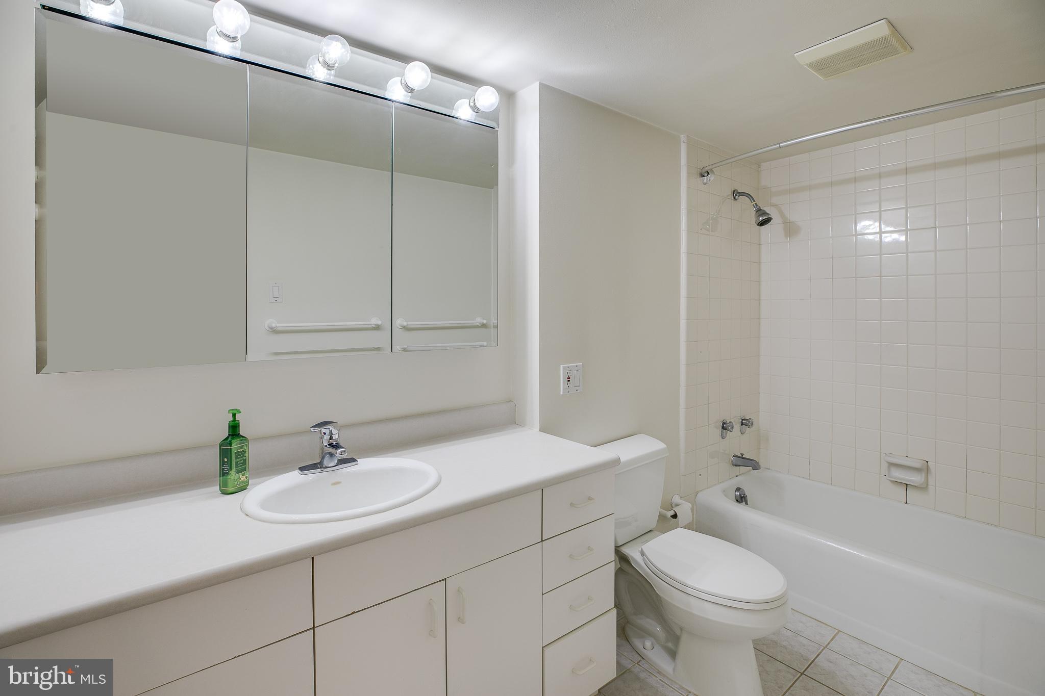 WASHINGTON SQ - Residential