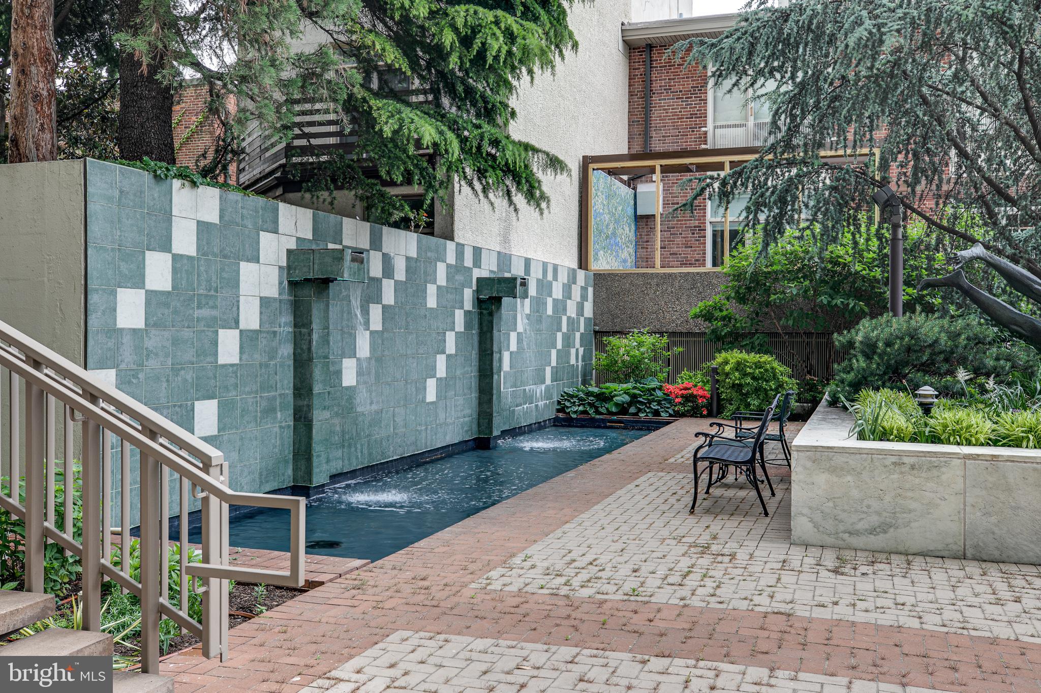 WASHINGTON SQ - Residential