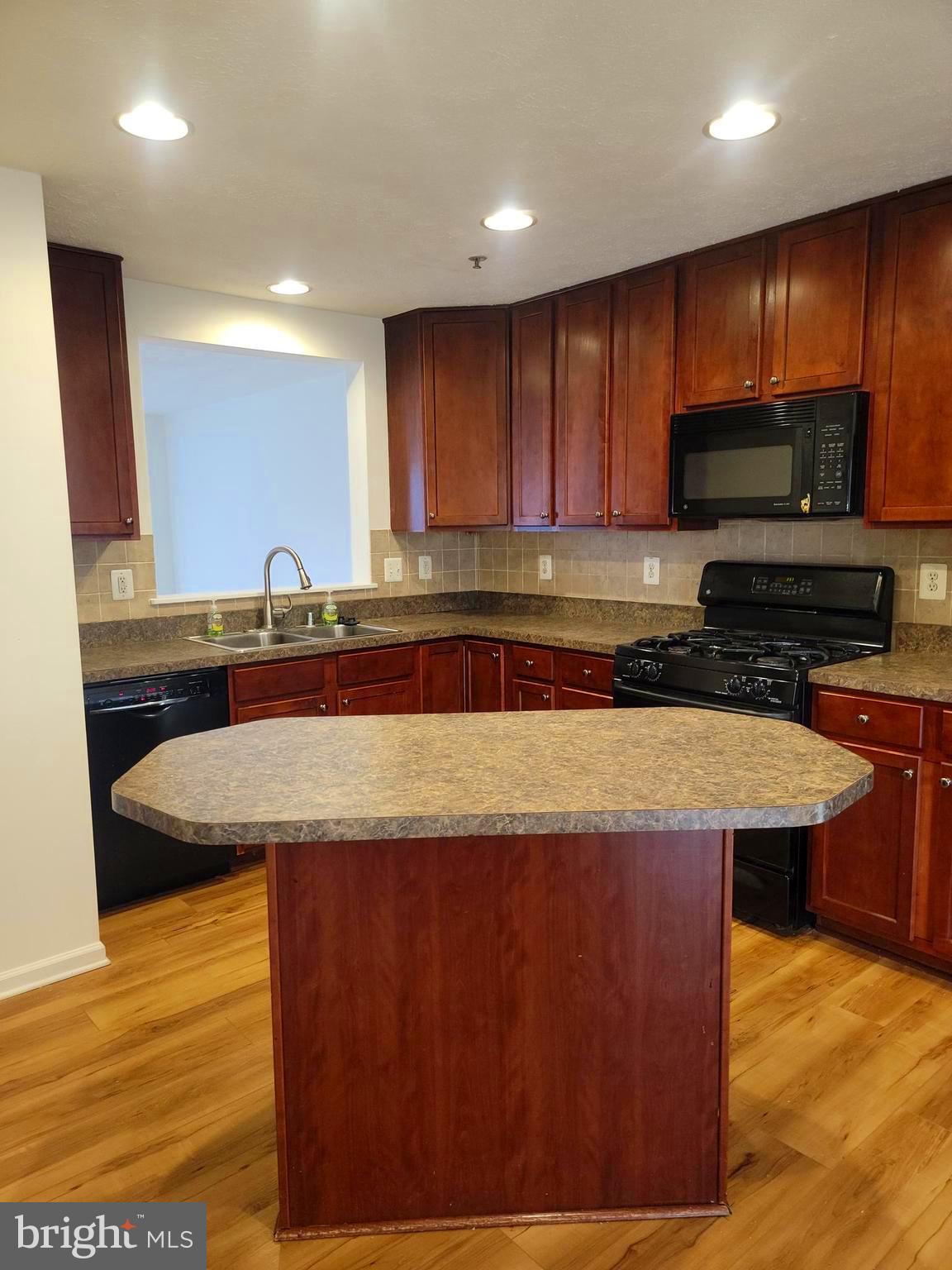 EAGLES LANDING AT WATERS EDGE - Residential