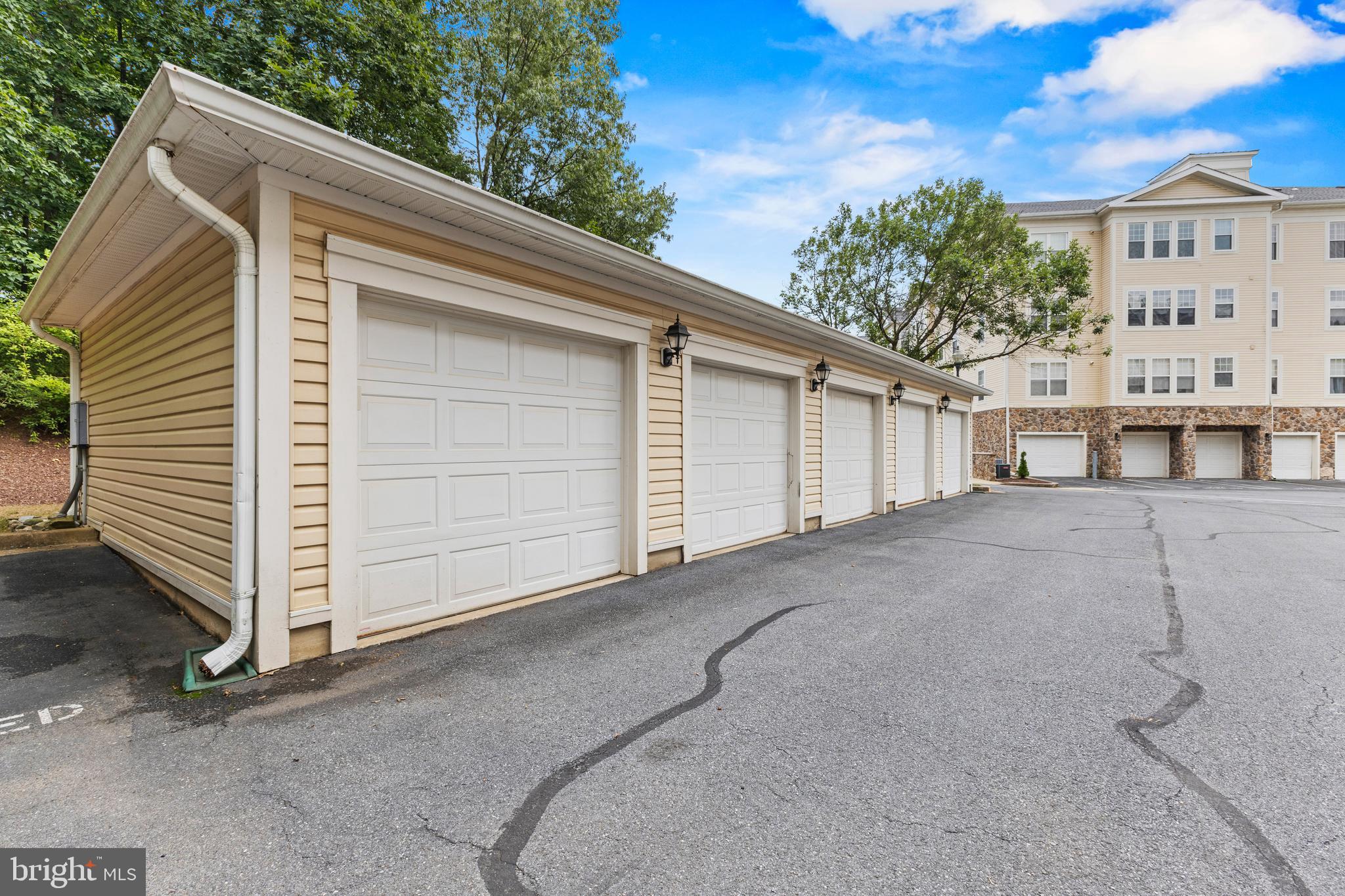 LAKELANDS RIDGE - Residential