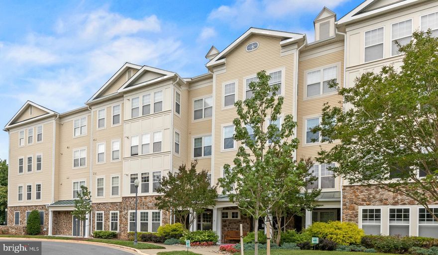 Welcome to this gorgeous beautifully maintained condo. Offers 2 Bd/2FBa, plus a sitting room
 The primary suite is spacious with walk-in closet w/Elfa storage system with drawers and shelving
Master Bathroom is totally updated. The gourmet kitchen has granite counters, Italian title backsplash and stainless steel appliances. Second bedroom also has the Elfa closet system with drawers and shelving.