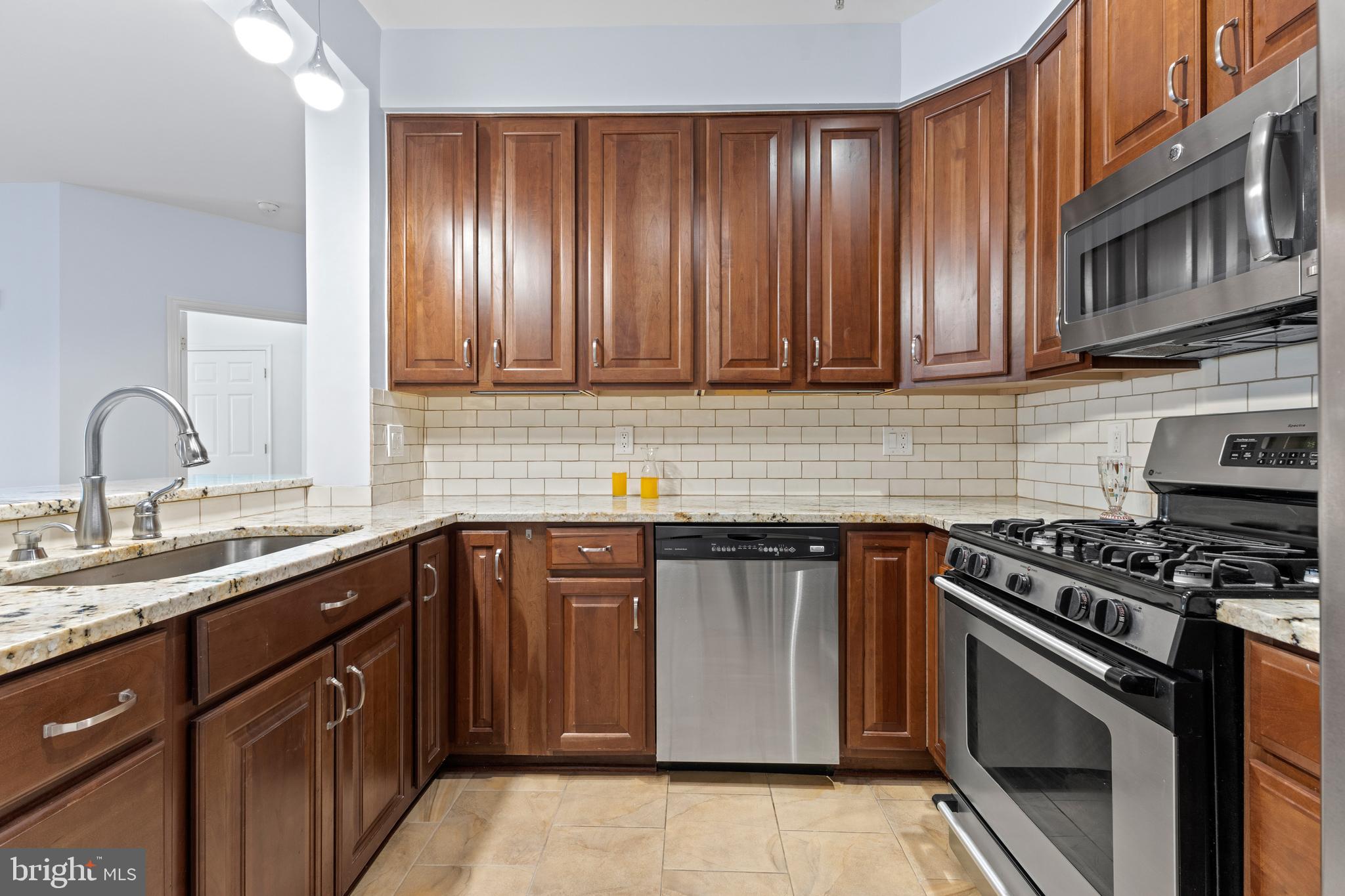 LAKELANDS RIDGE - Residential