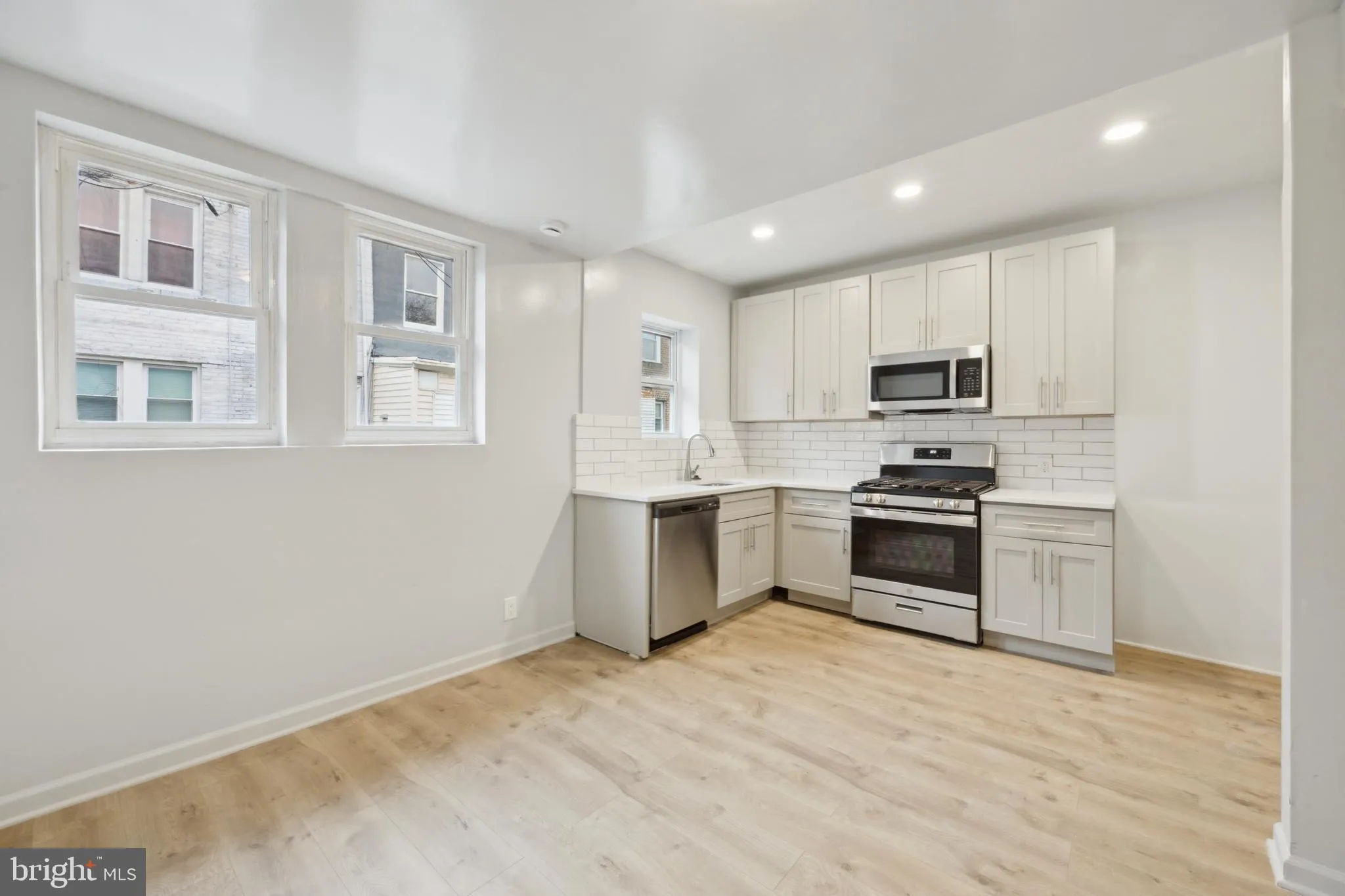Philadelphia, Pennsylvania 19146, United States, 4 Bedrooms Bedrooms, ,2 BathroomsBathrooms,Residential,Active,20612