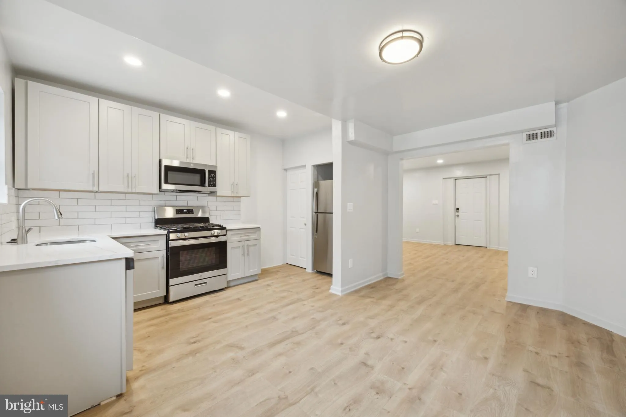Philadelphia, Pennsylvania 19146, United States, 4 Bedrooms Bedrooms, ,2 BathroomsBathrooms,Residential,Active,20612