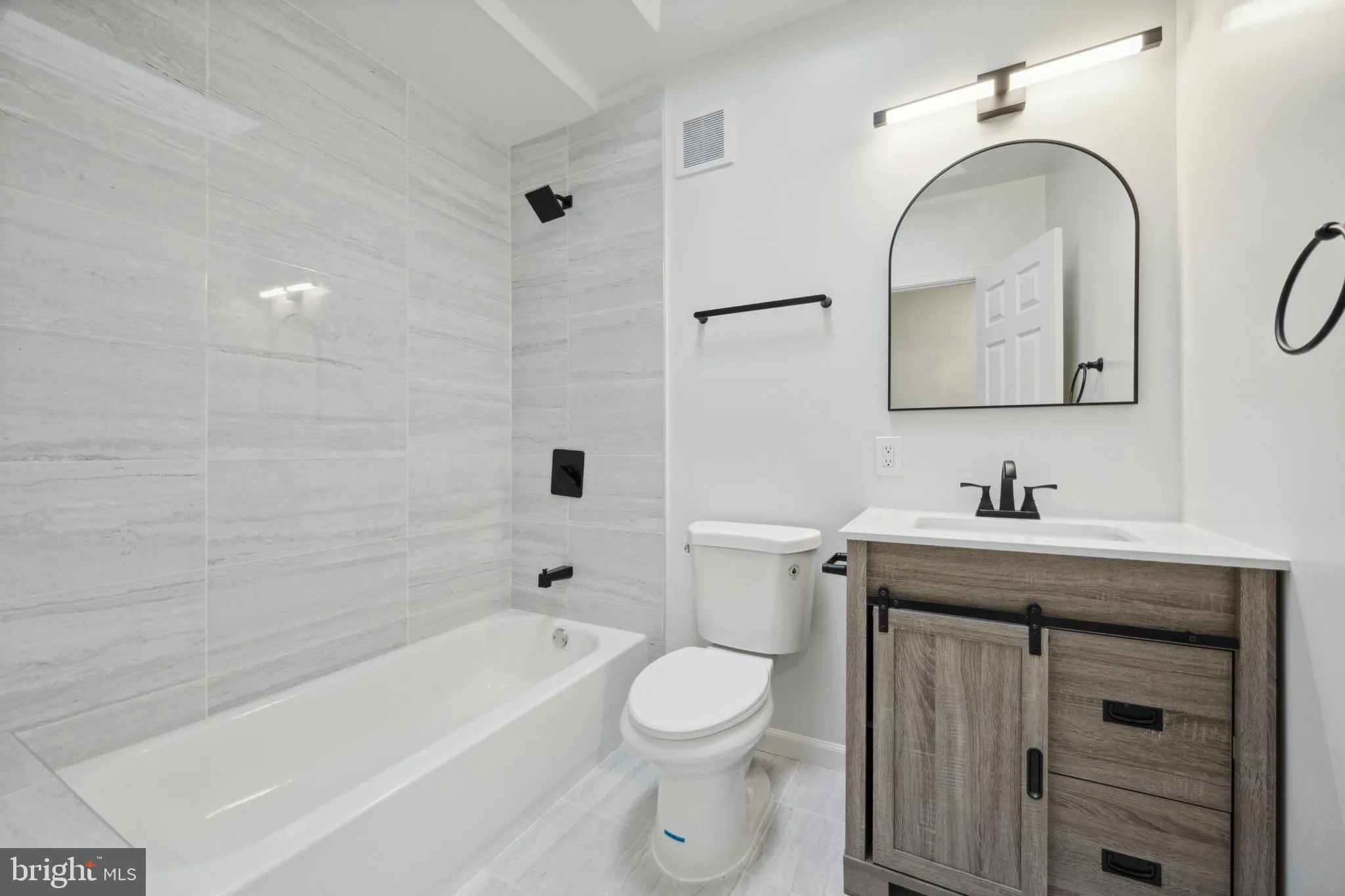 Philadelphia, Pennsylvania 19146, United States, 4 Bedrooms Bedrooms, ,2 BathroomsBathrooms,Residential,Active,20612