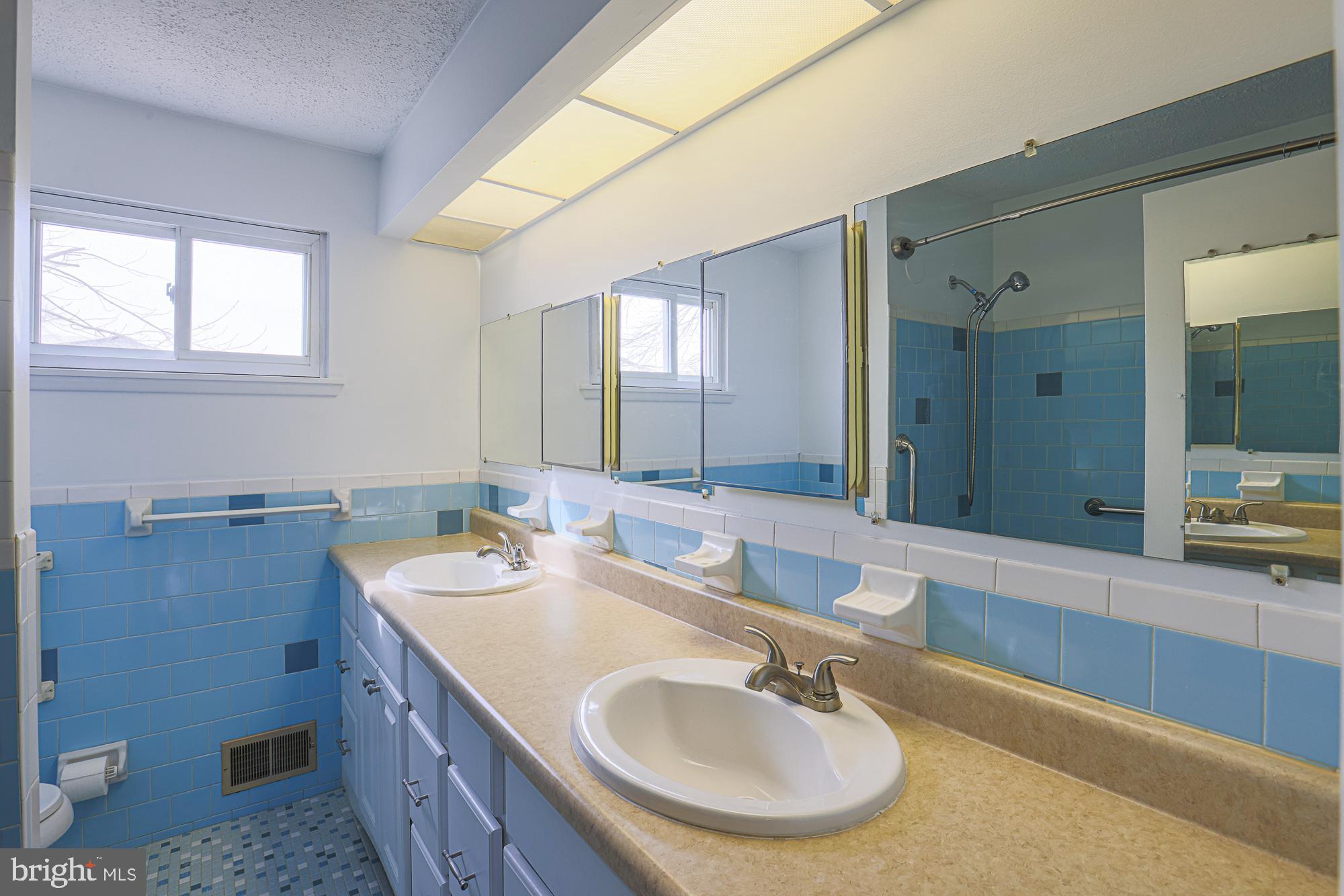 CHAPEL MANOR - Residential