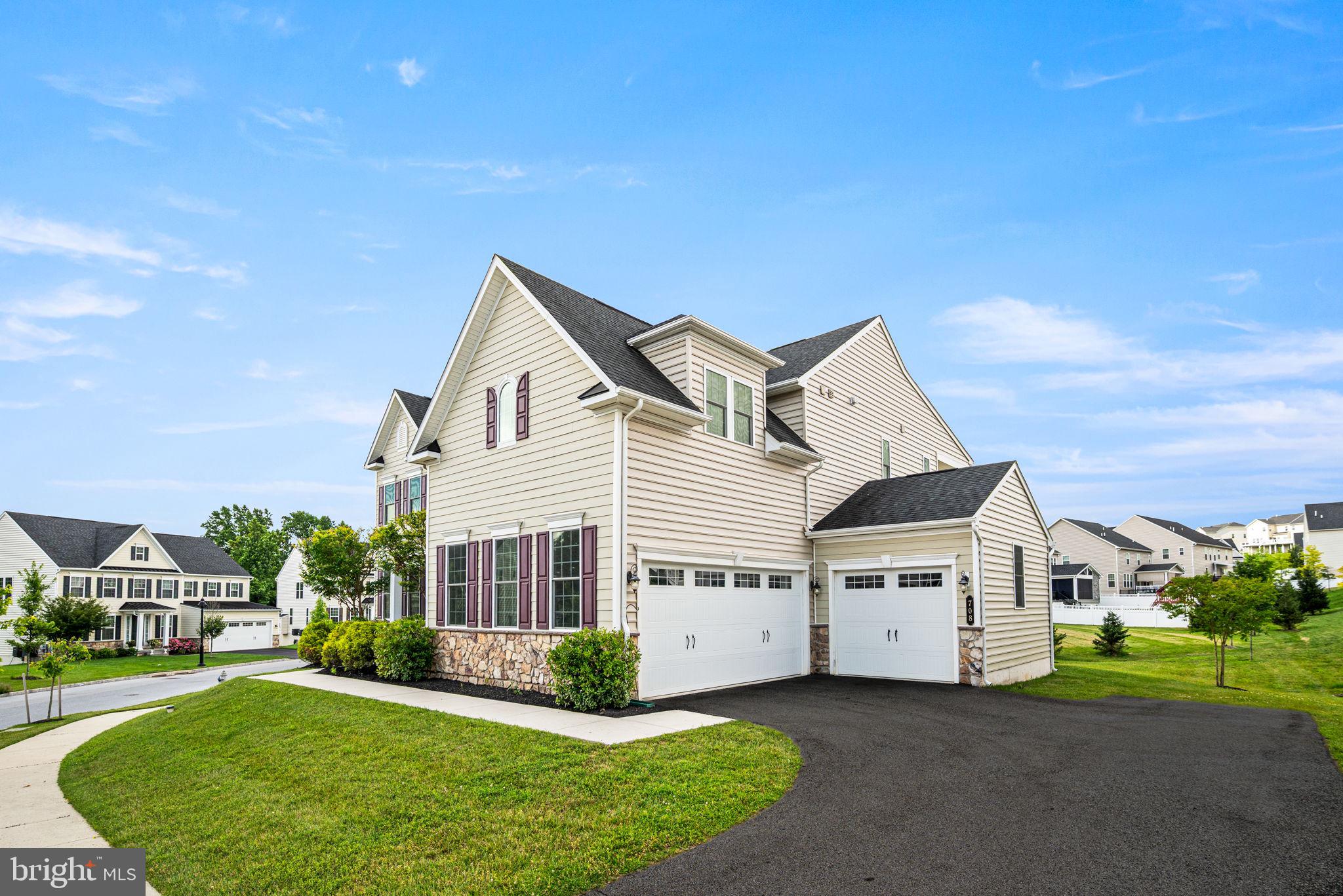 708 STONECLIFFE ROAD