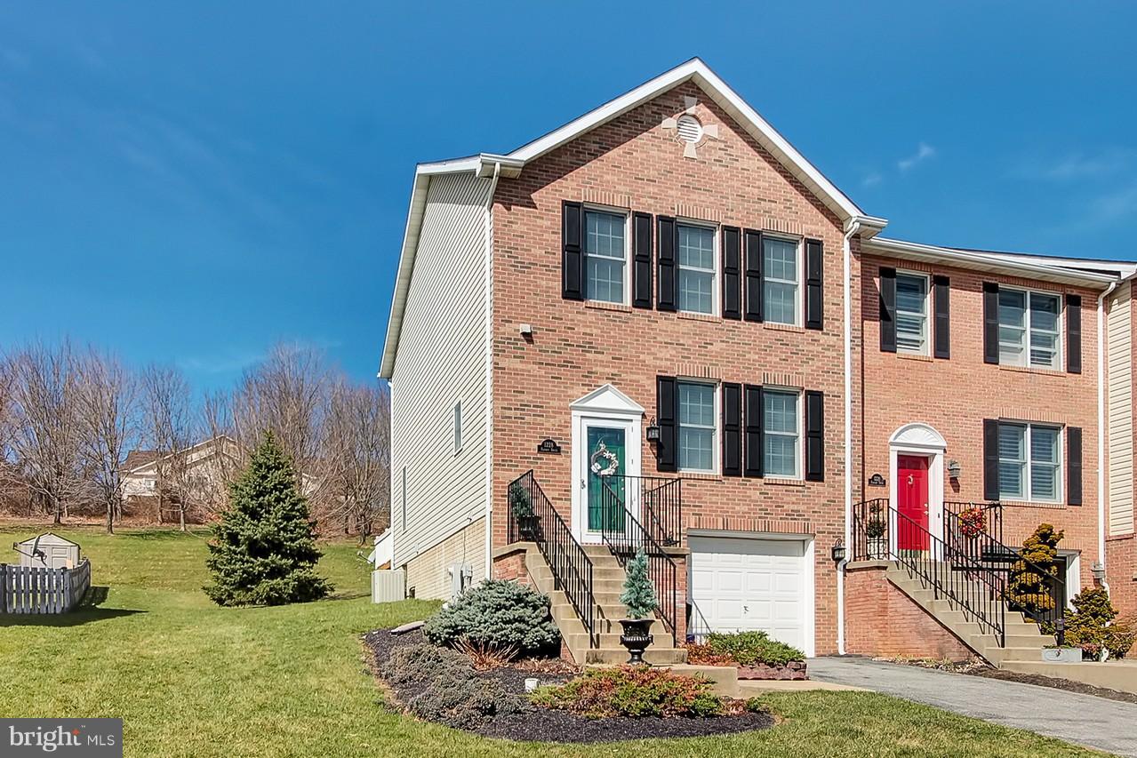 FAIRWAYS AT WAKEFIELD - Residential