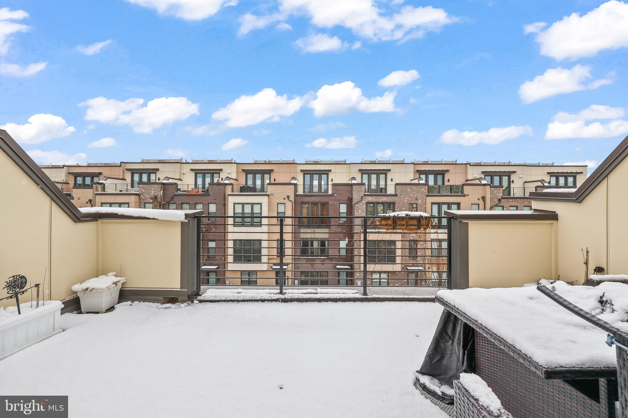 COMMONWEALTH PLACE AT WESTFIELDS - Residential