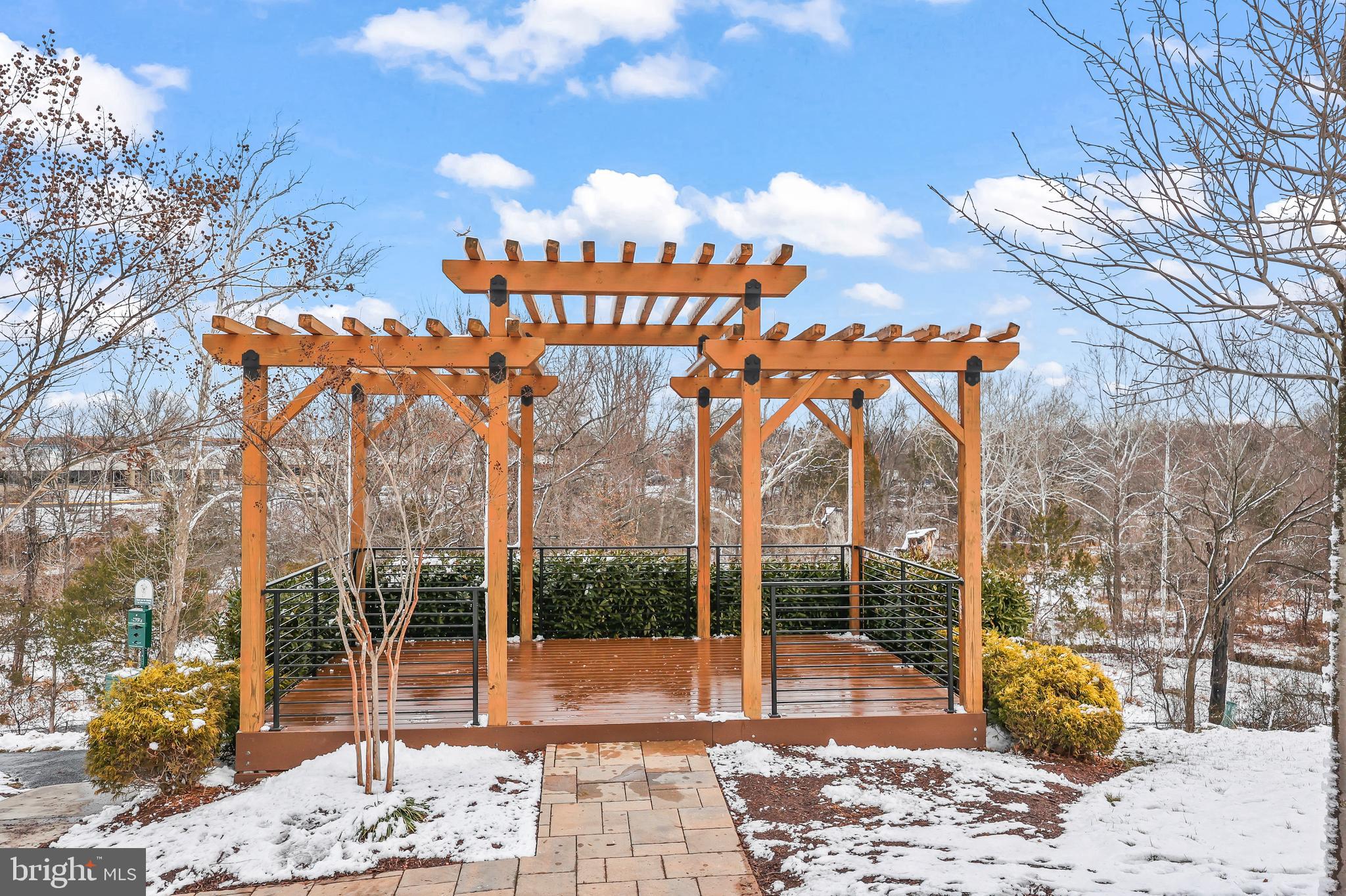 COMMONWEALTH PLACE AT WESTFIELDS - Residential